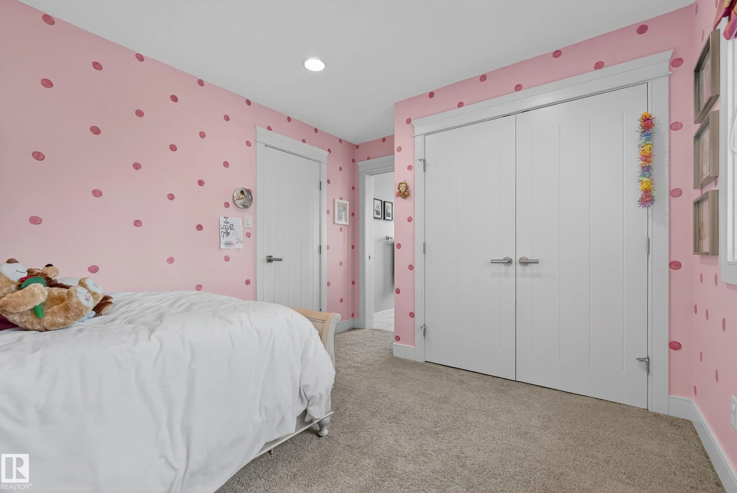 9 LACROIX Close