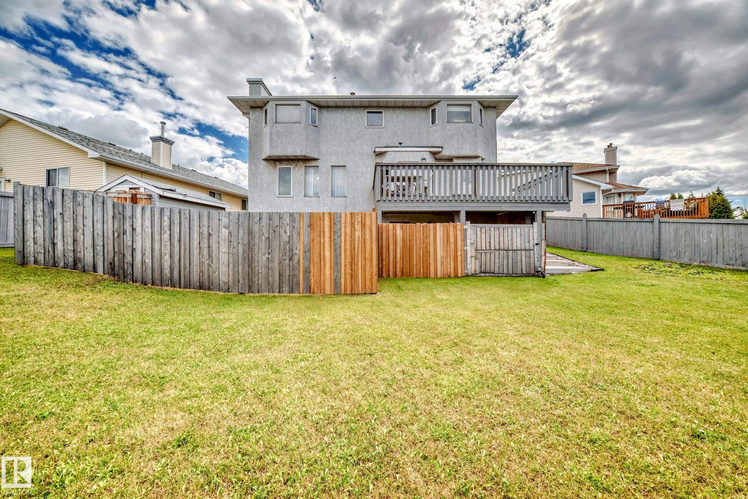 1068 JAMES Crescent