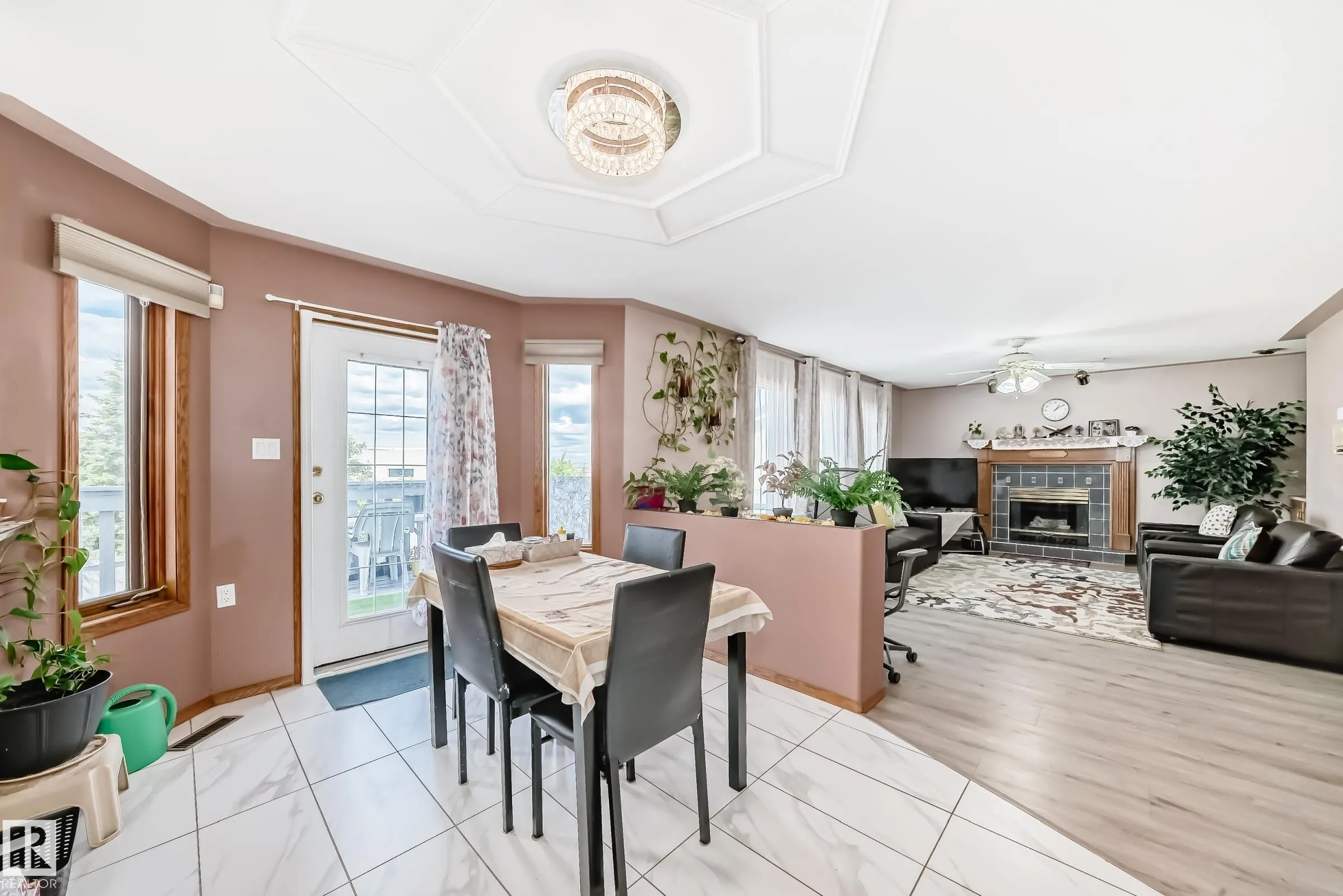 1068 JAMES Crescent