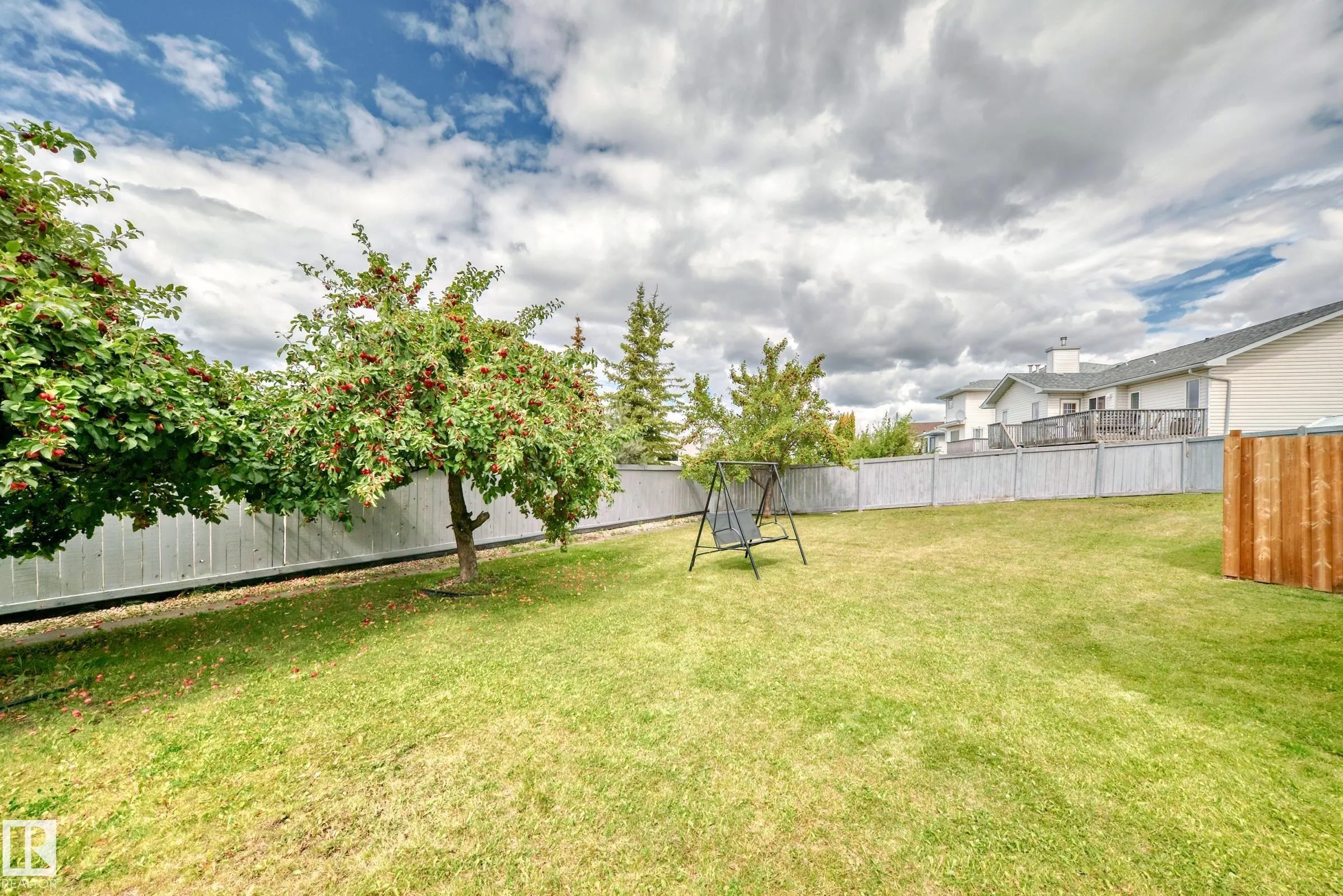 1068 JAMES Crescent