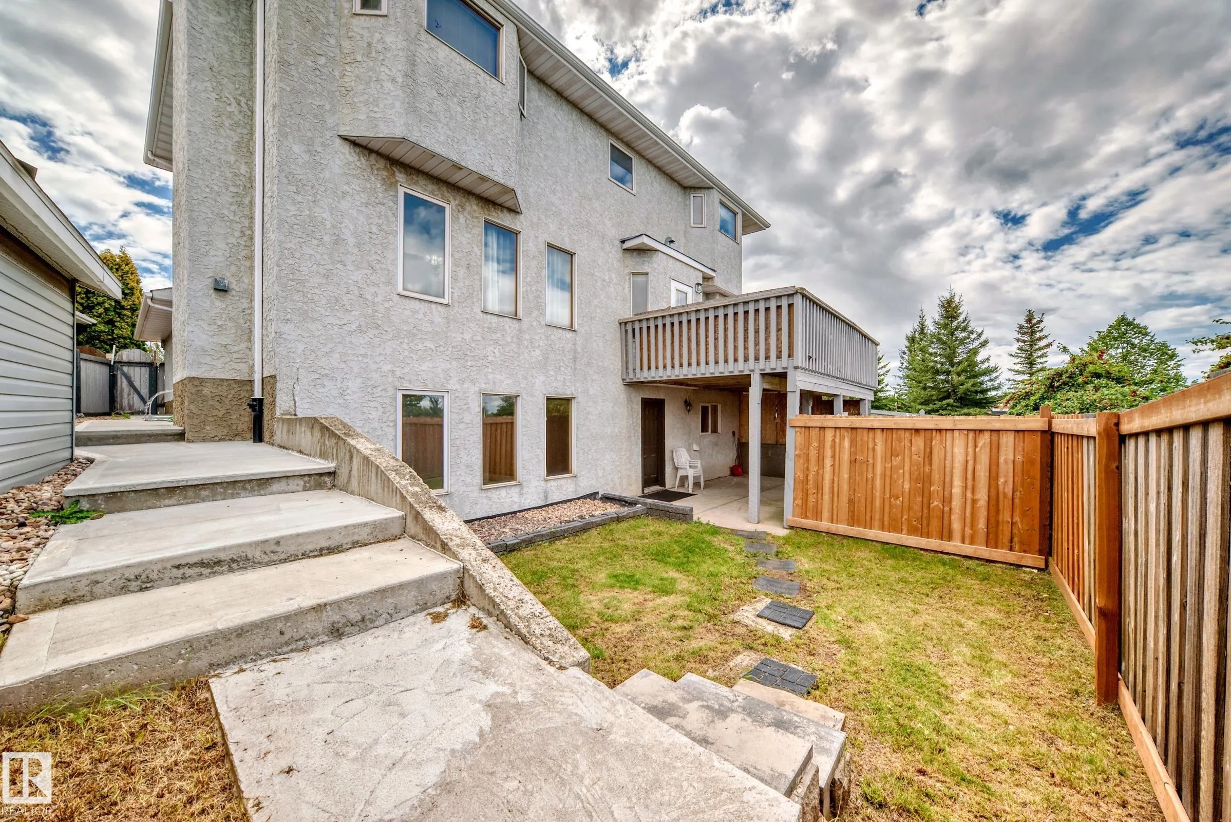 1068 JAMES Crescent