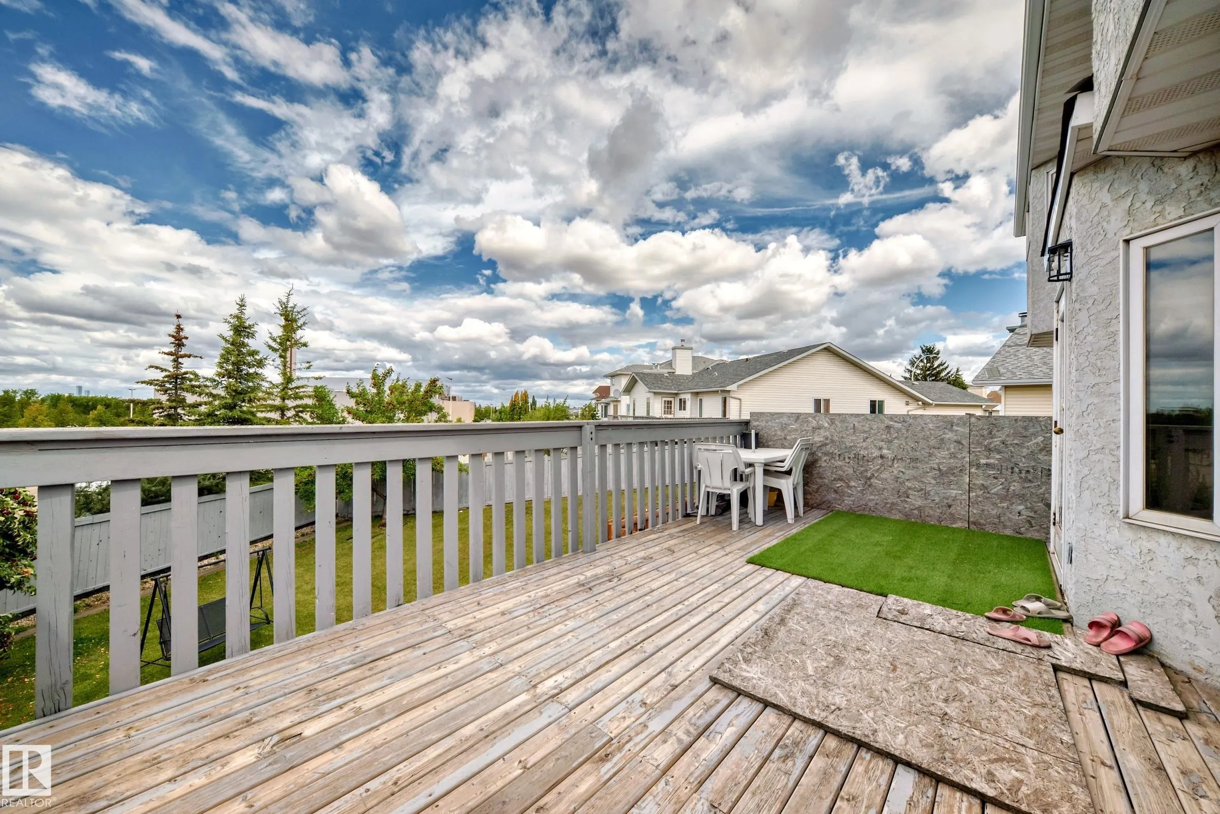 1068 JAMES Crescent