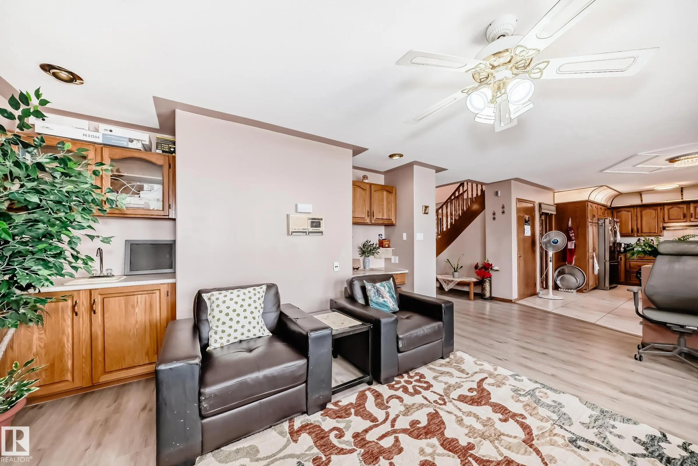 1068 JAMES Crescent