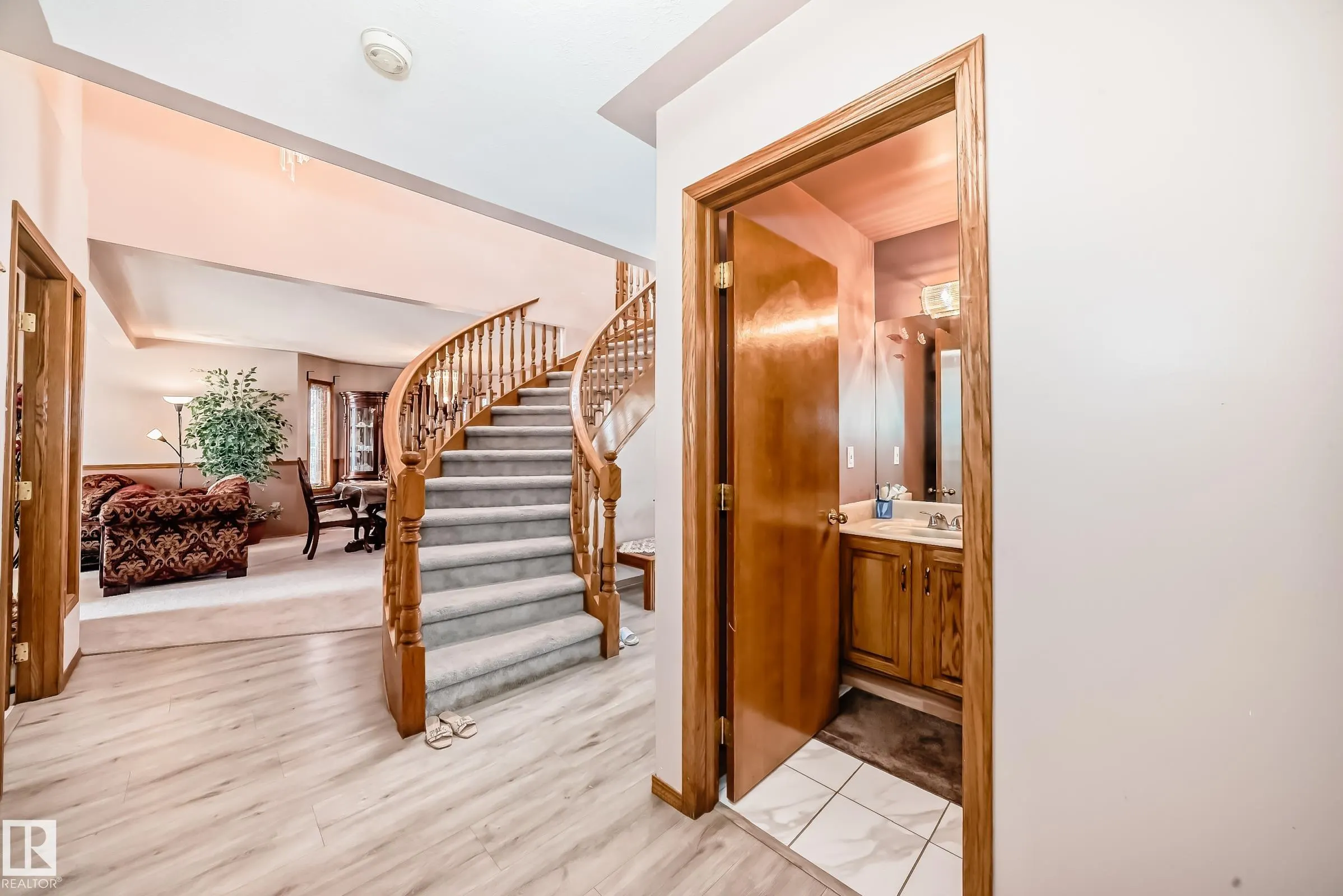 1068 JAMES Crescent