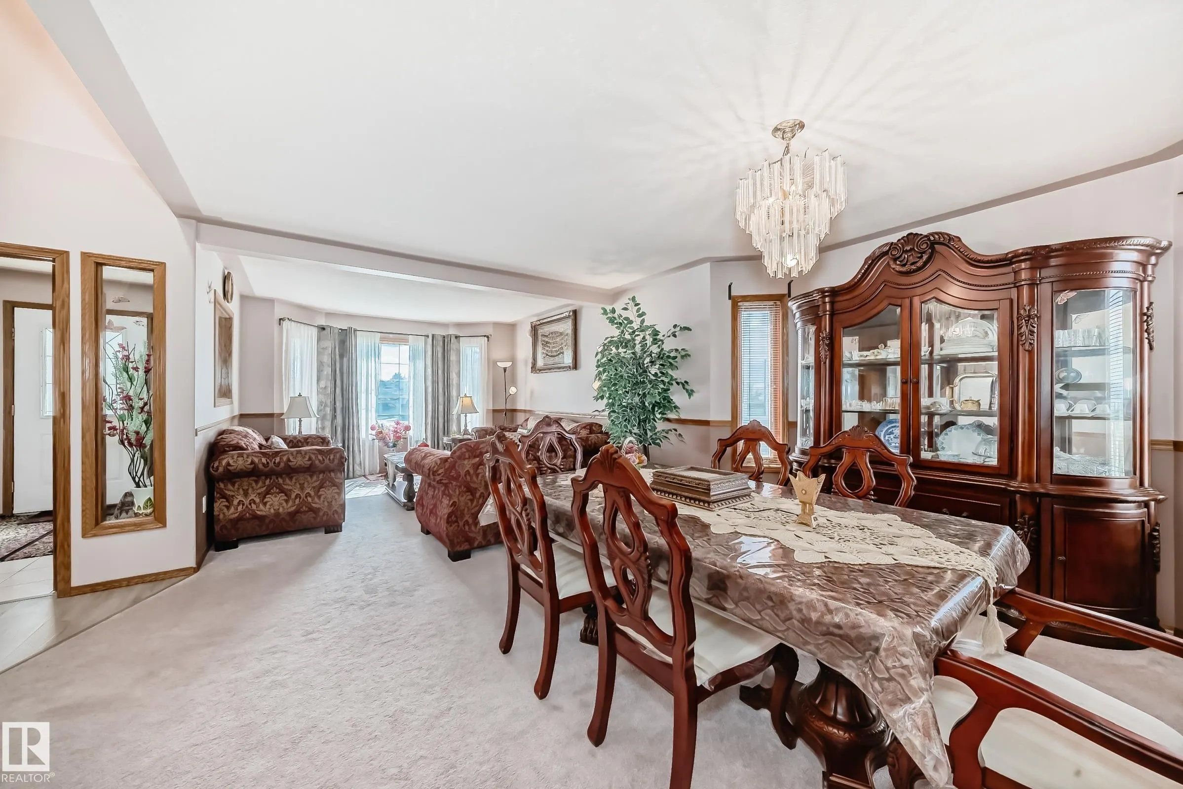 1068 JAMES Crescent