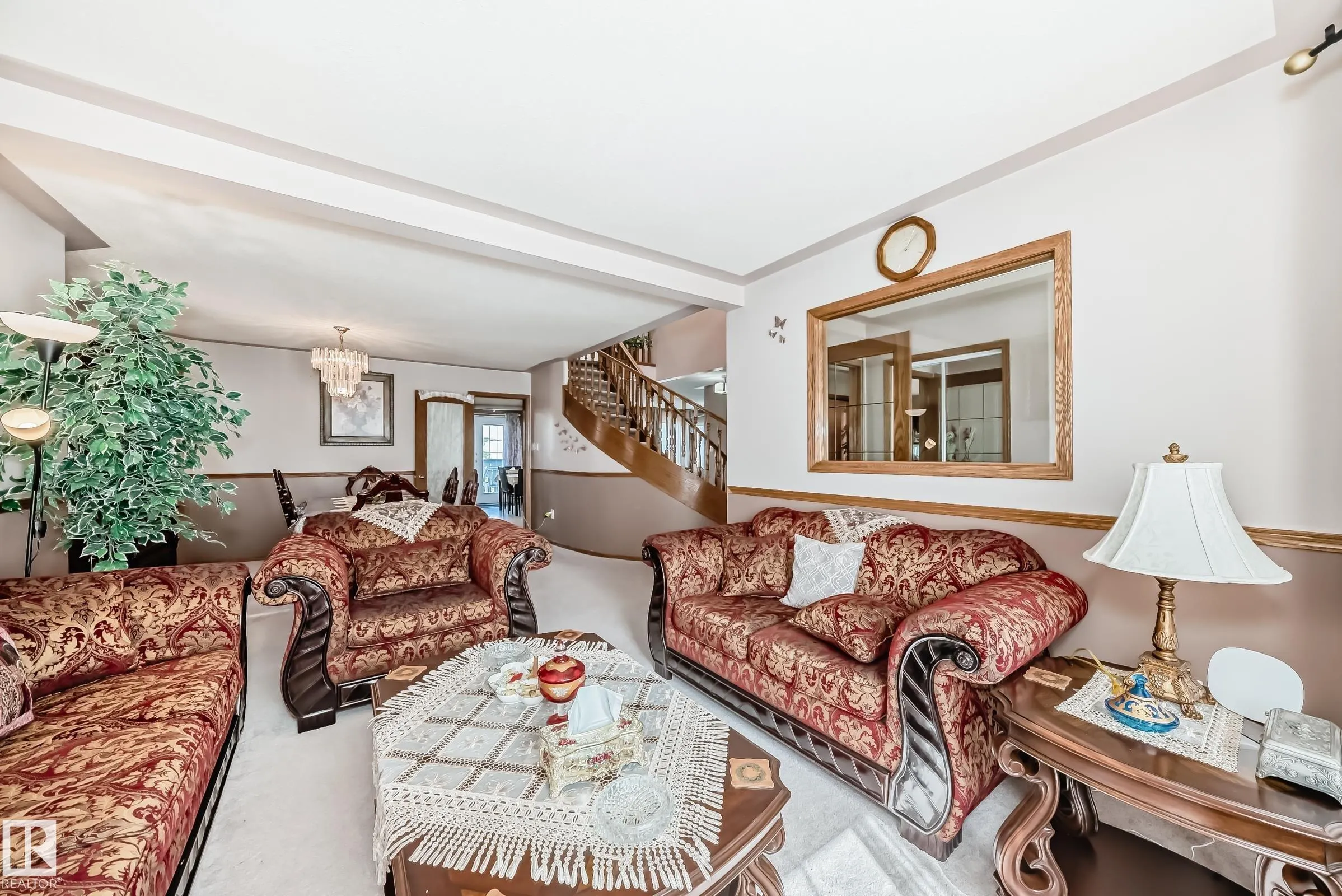 1068 JAMES Crescent