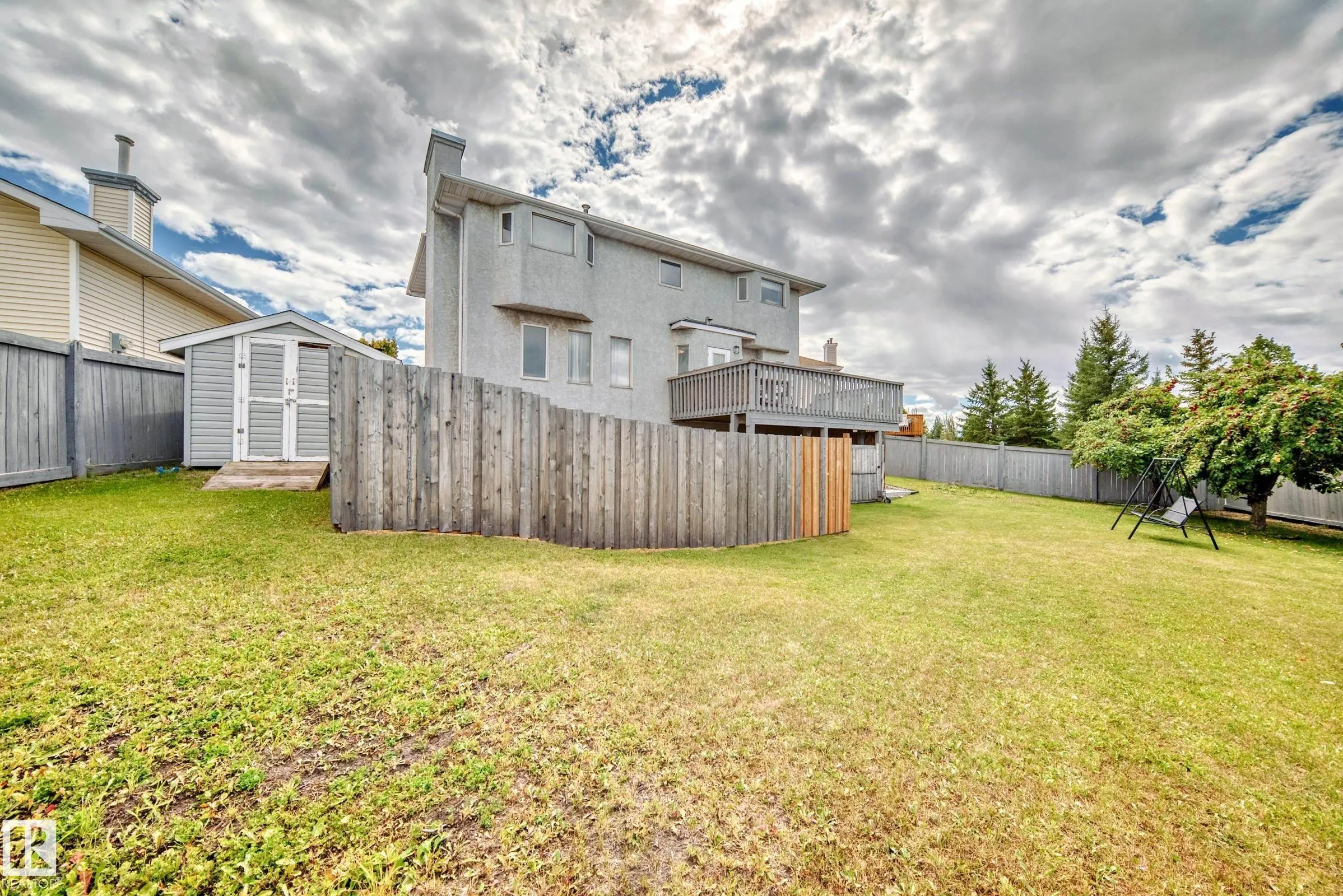 1068 JAMES Crescent