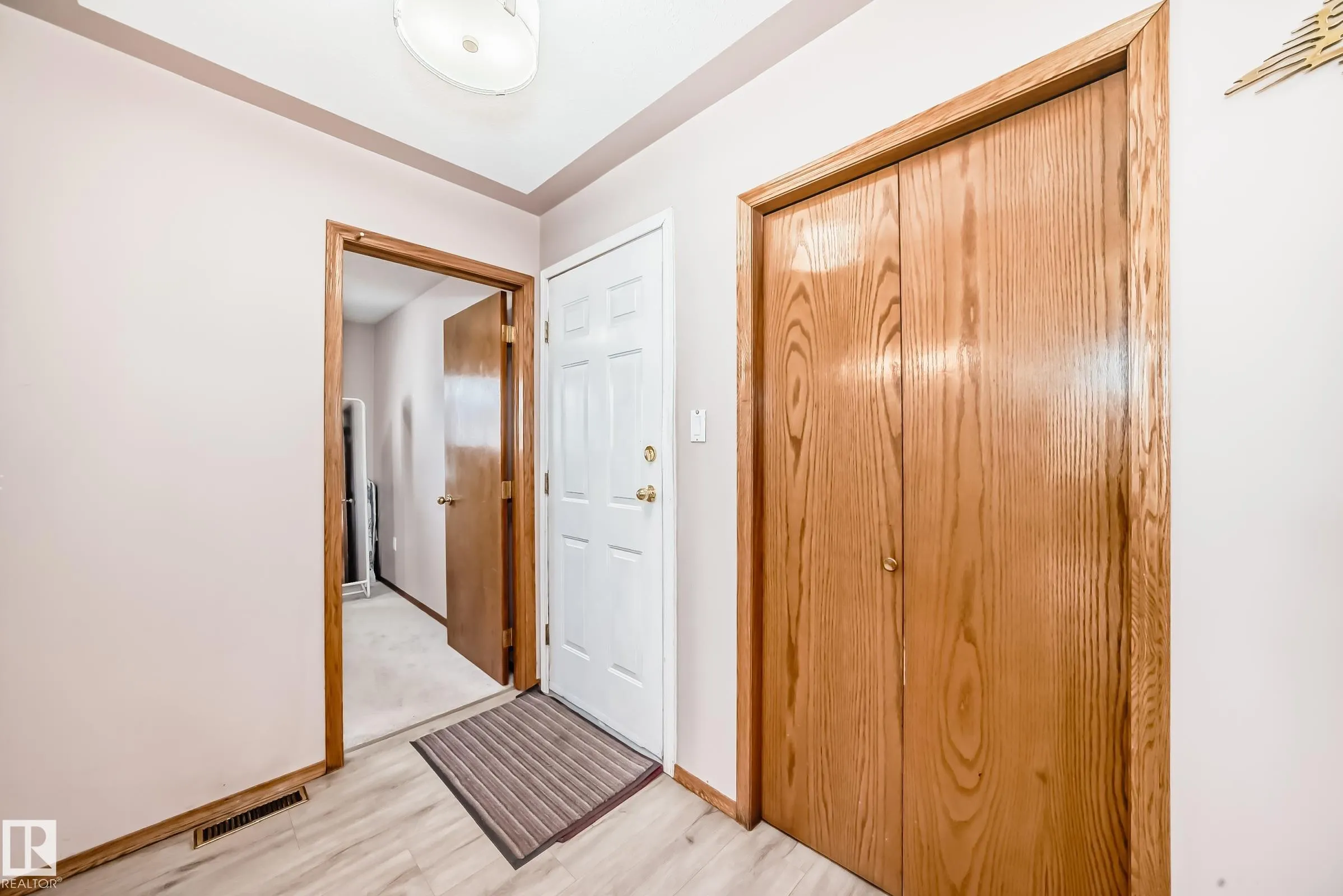 1068 JAMES Crescent
