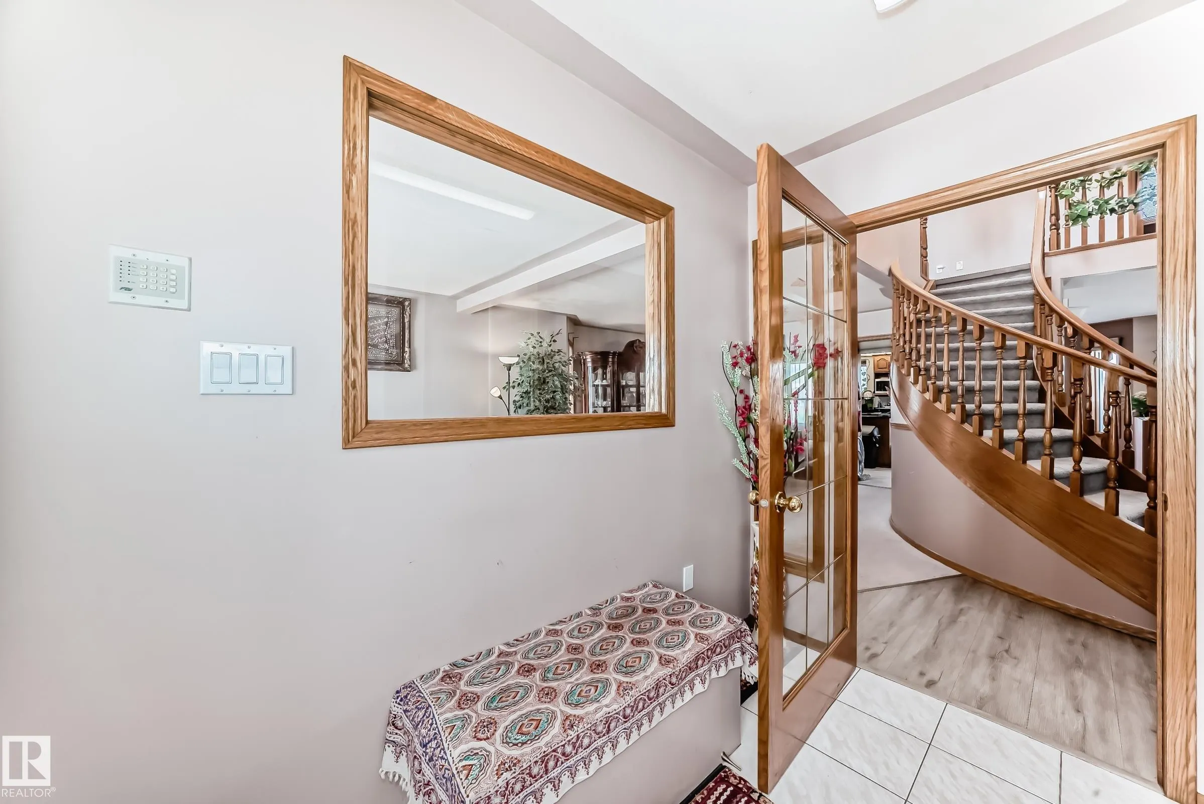 1068 JAMES Crescent