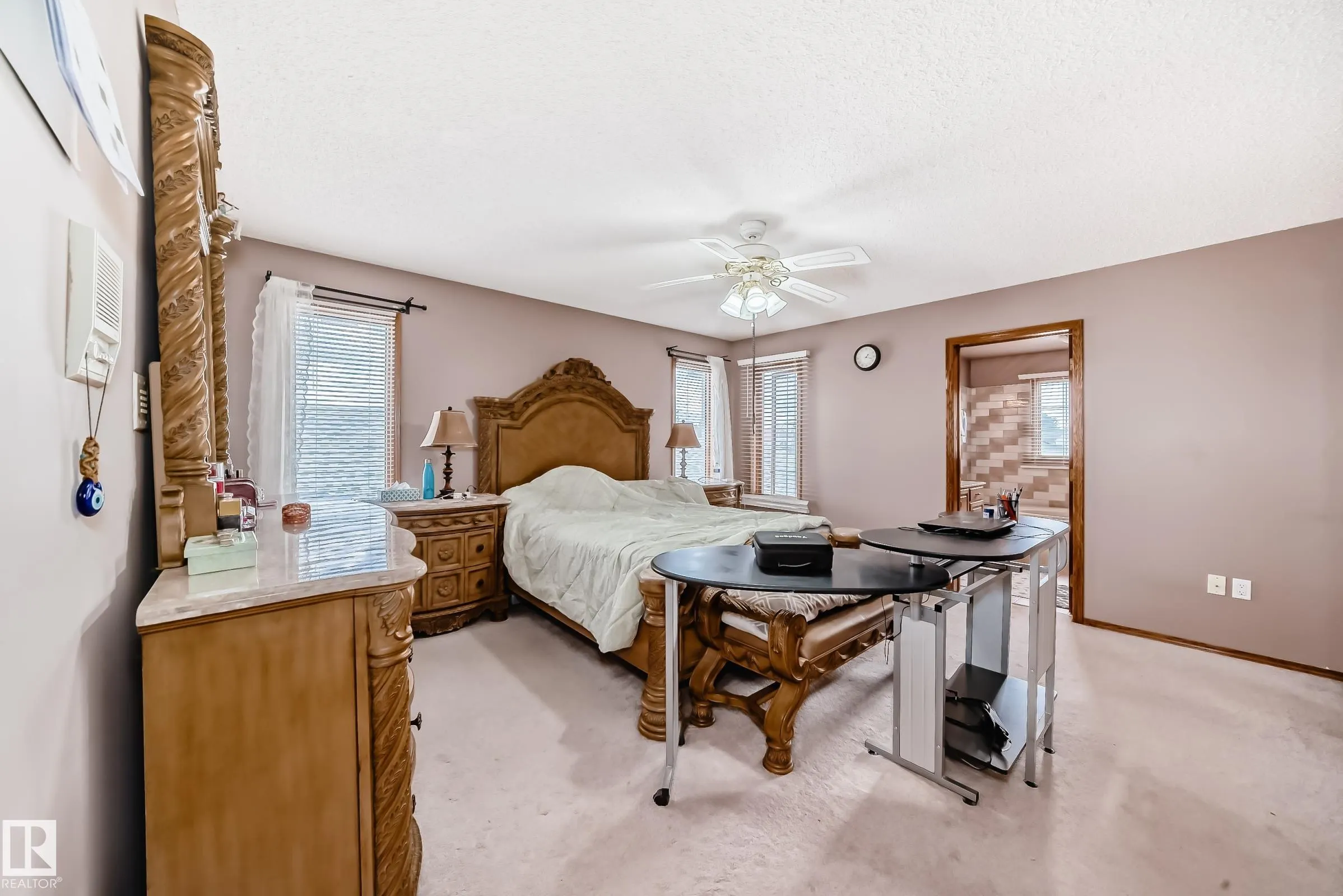 1068 JAMES Crescent