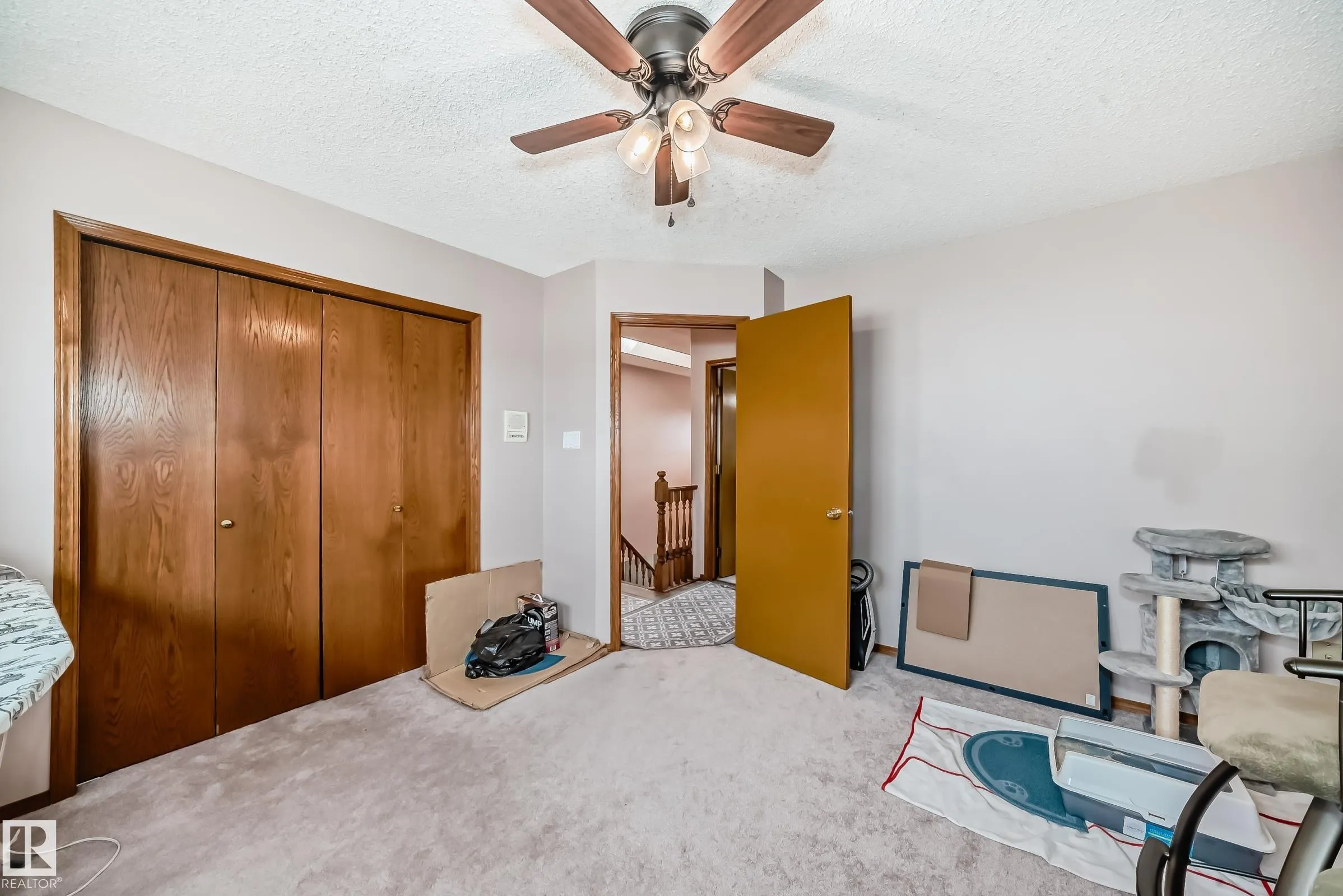 1068 JAMES Crescent