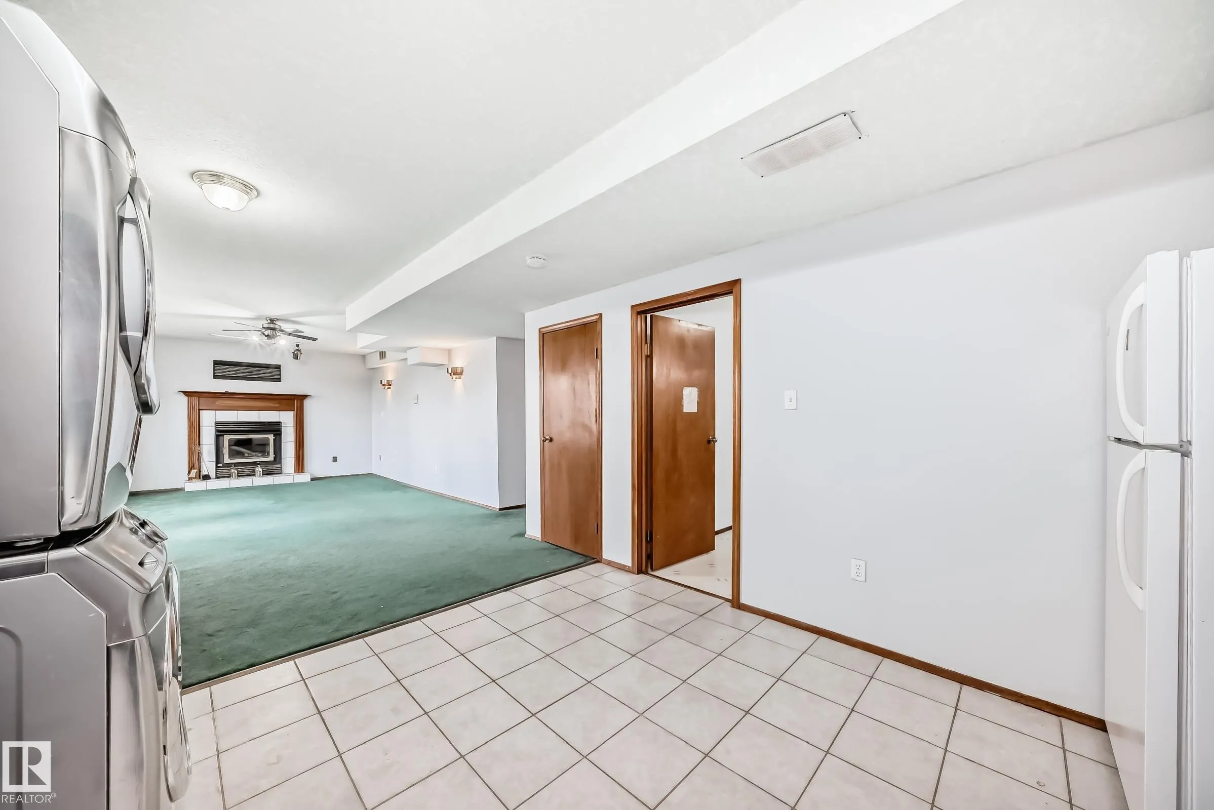 1068 JAMES Crescent