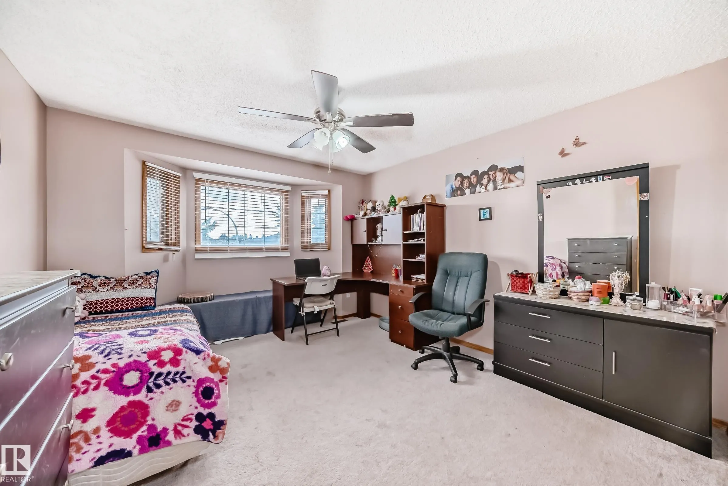 1068 JAMES Crescent