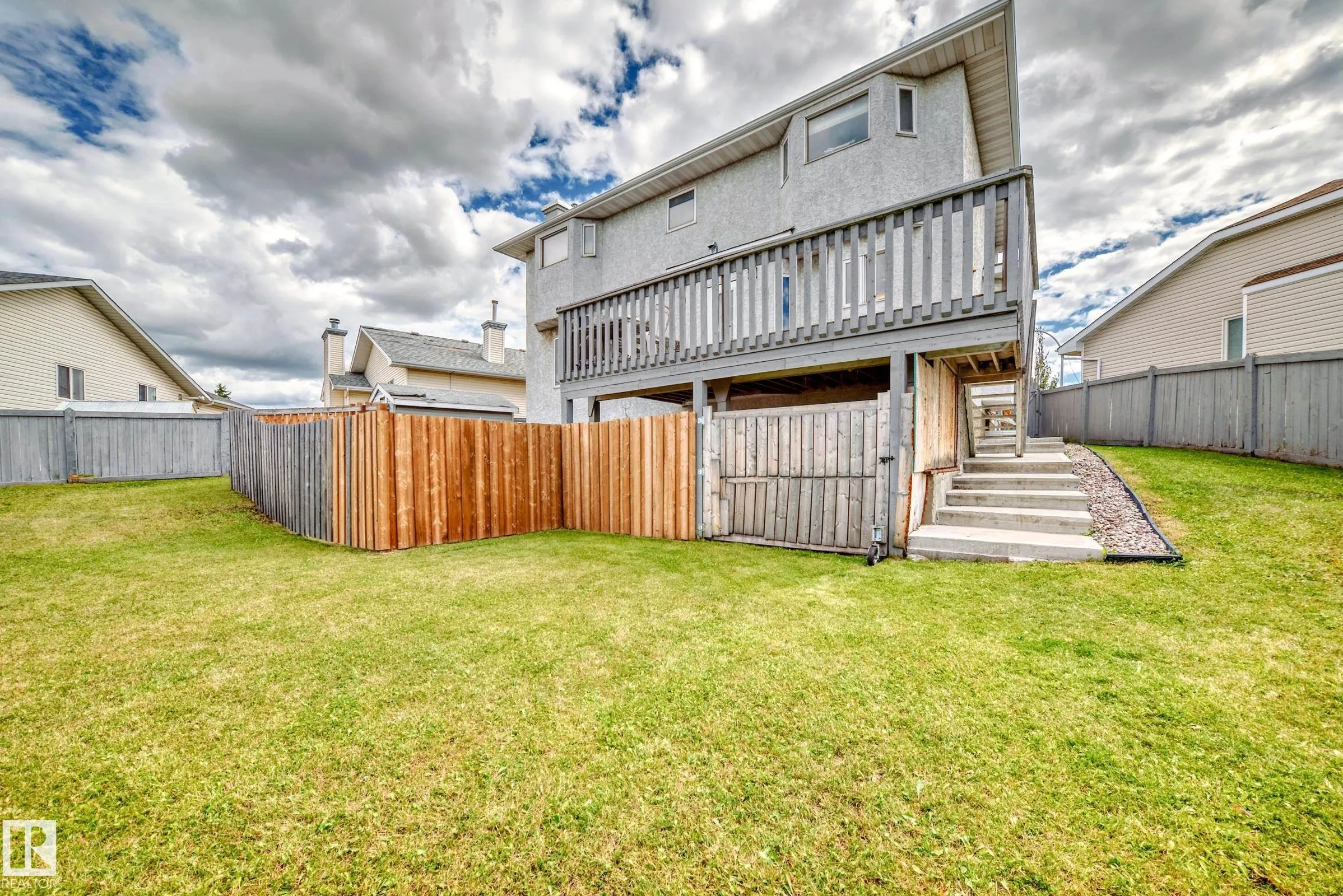 1068 JAMES Crescent