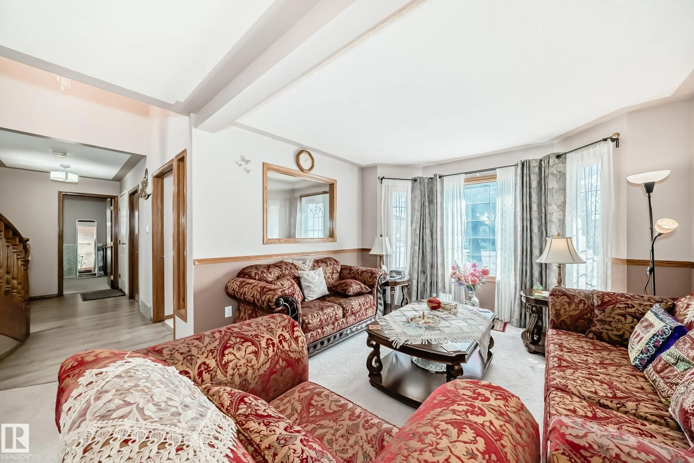 1068 JAMES Crescent