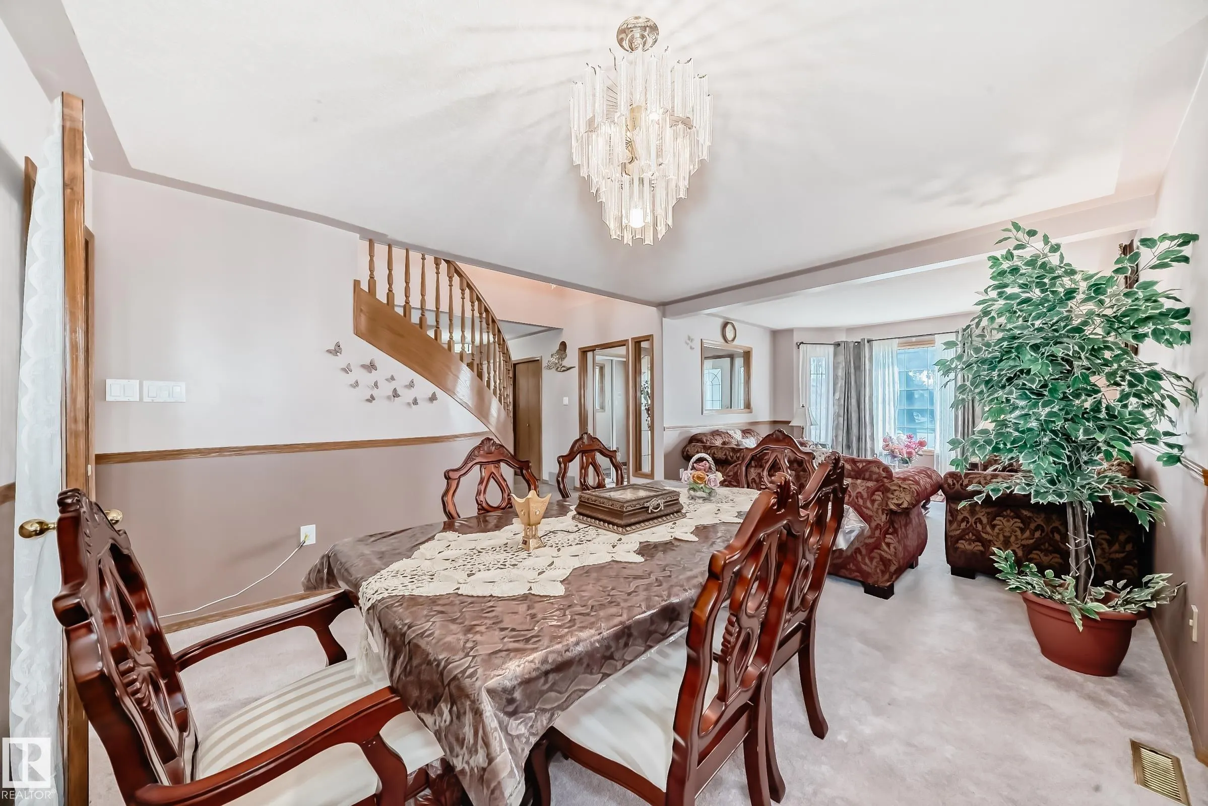 1068 JAMES Crescent