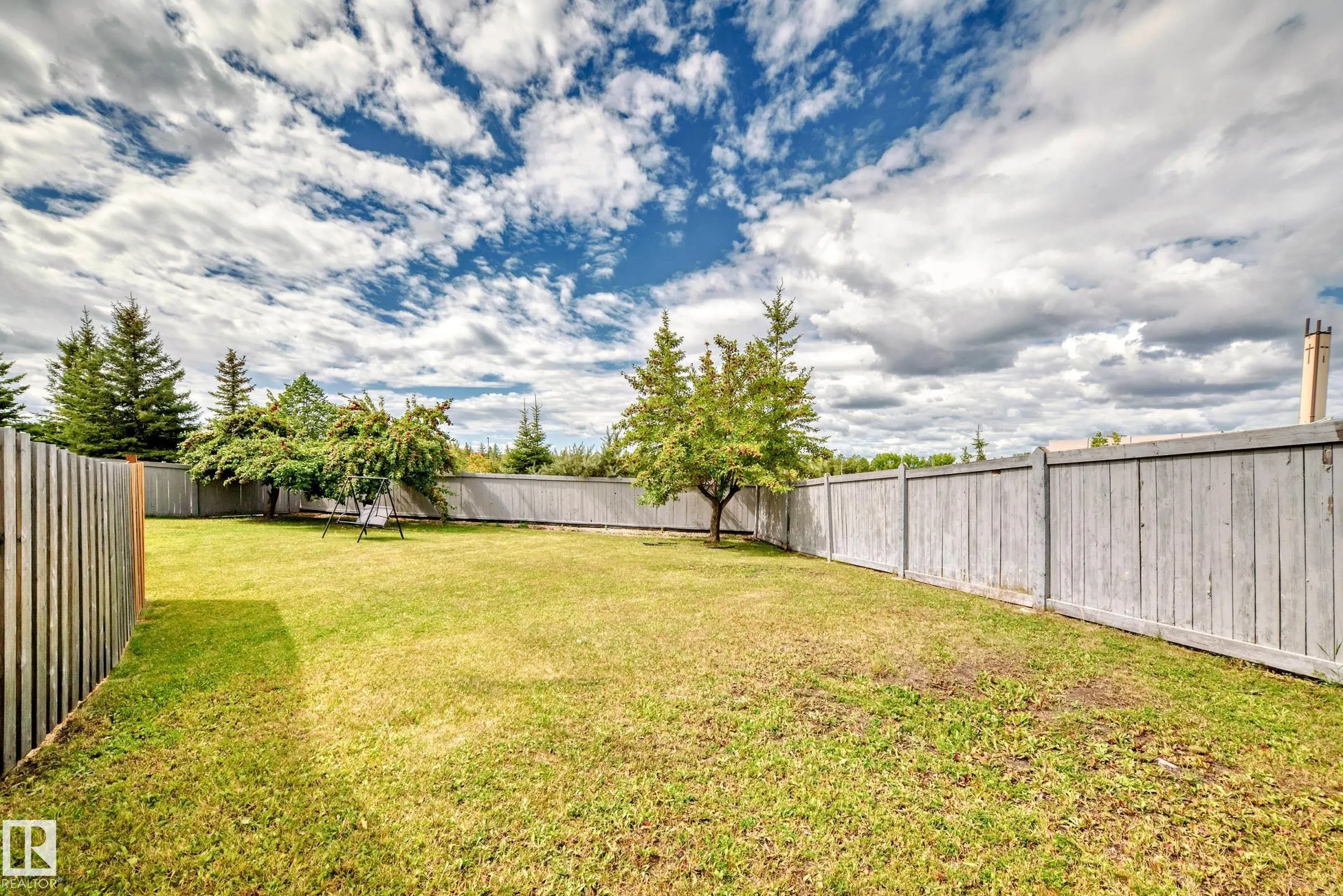 1068 JAMES Crescent