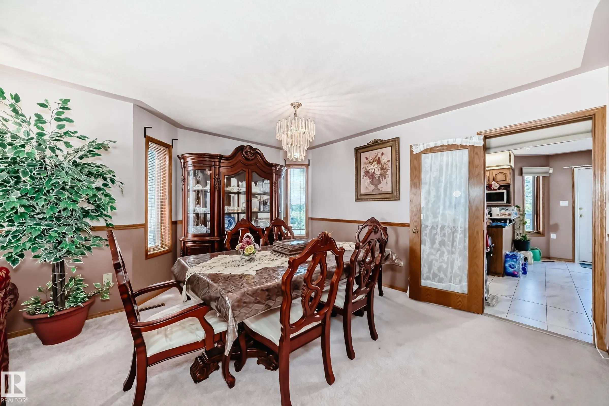1068 JAMES Crescent