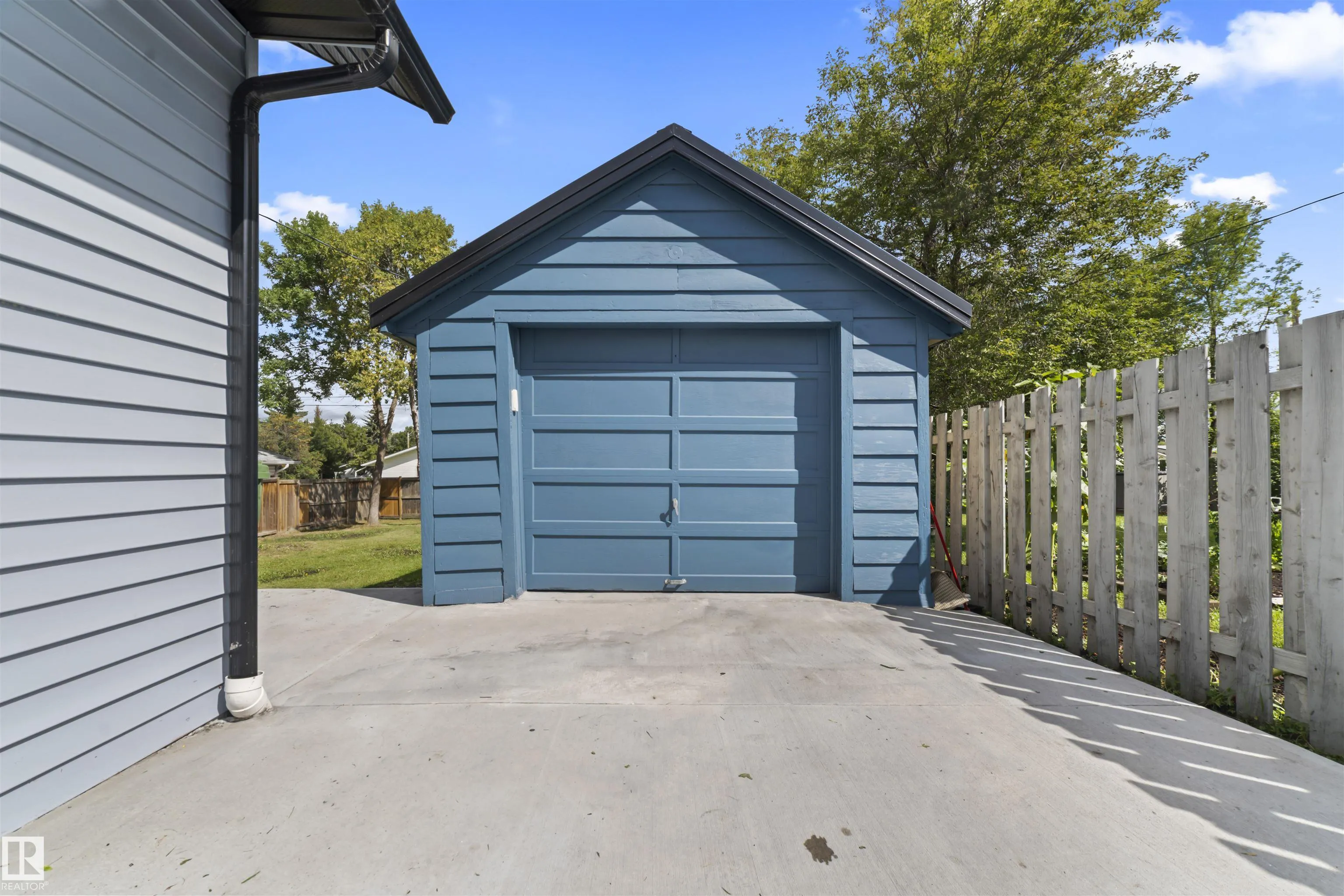 5032 55 AVE