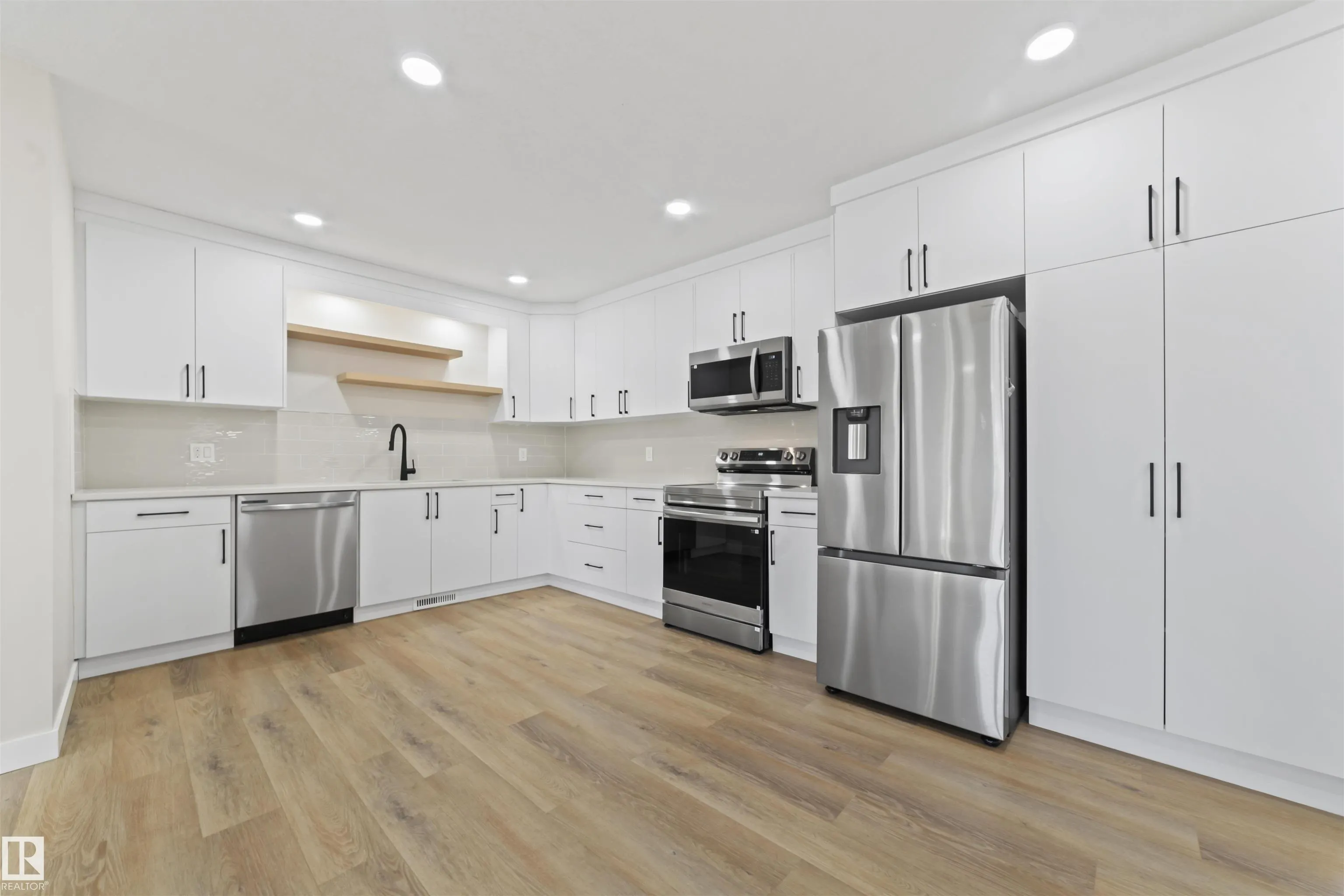 5032 55 AVE