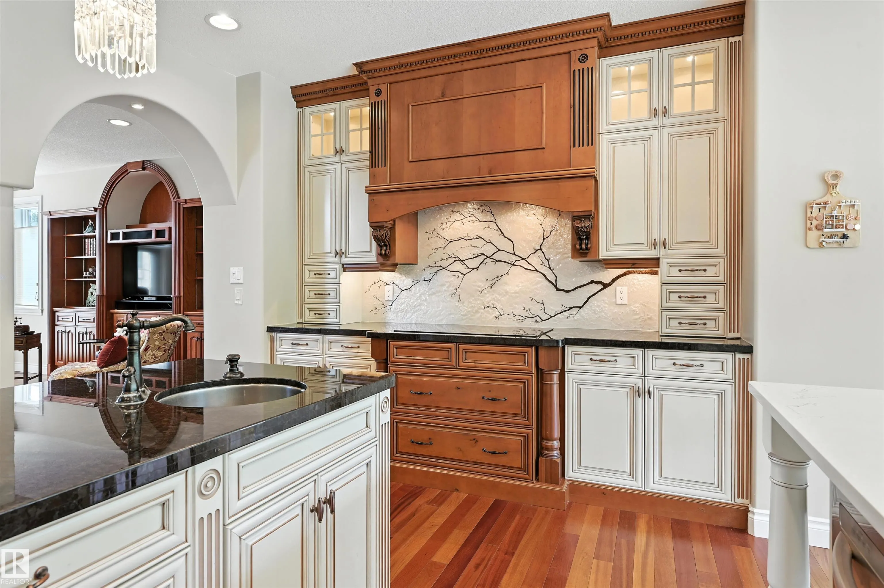 2426 MARTELL Crescent
