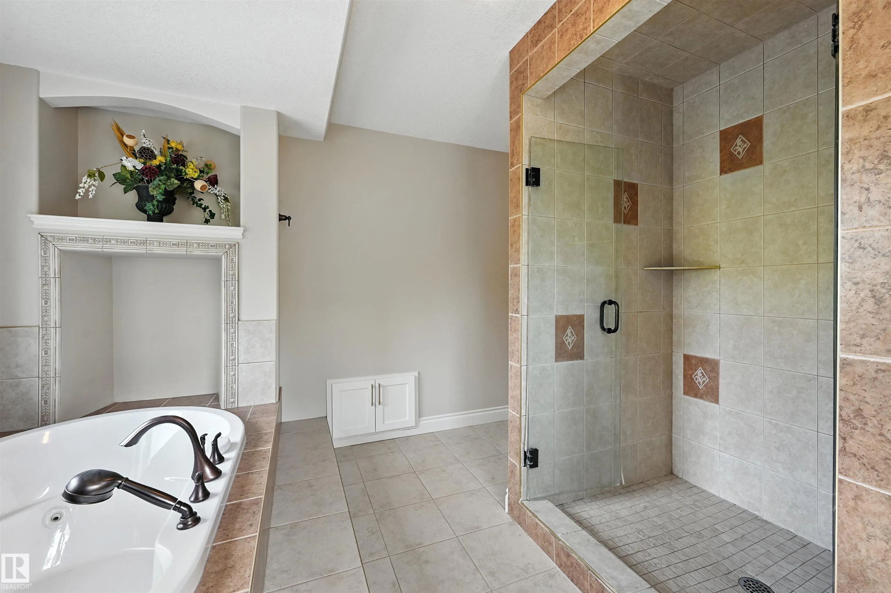 2426 MARTELL Crescent