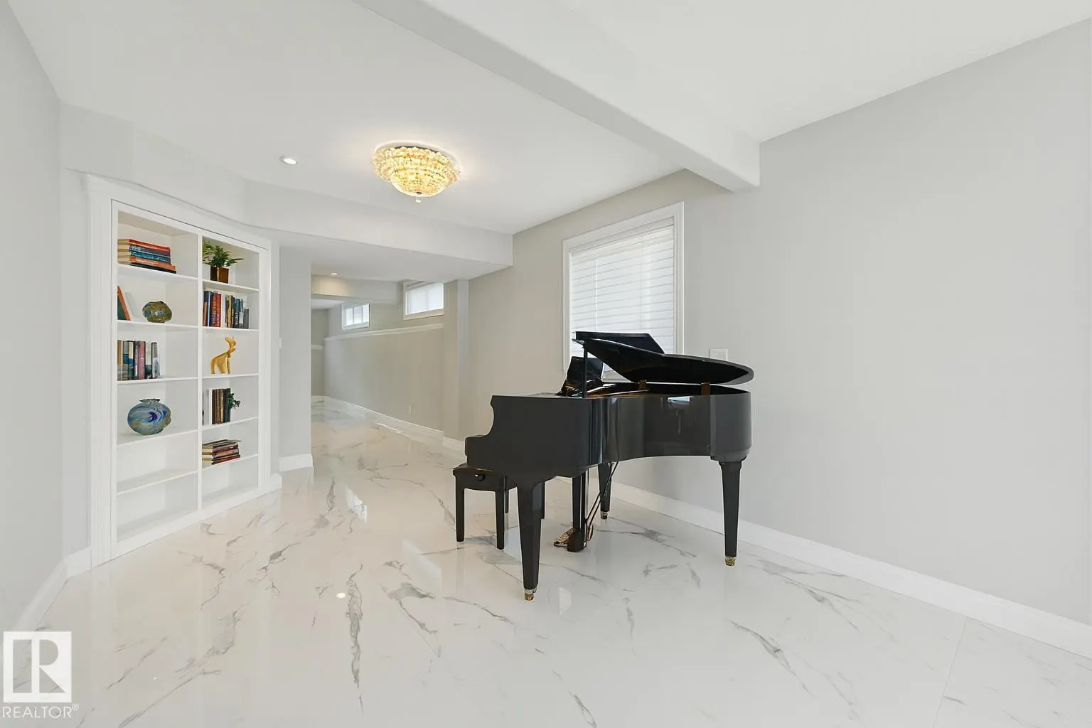 2426 MARTELL Crescent