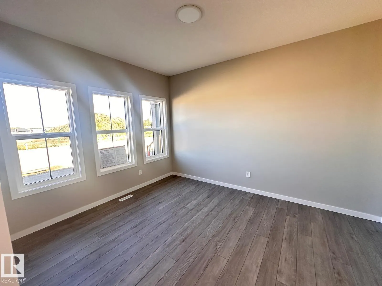 8668 EDGEMONT Link