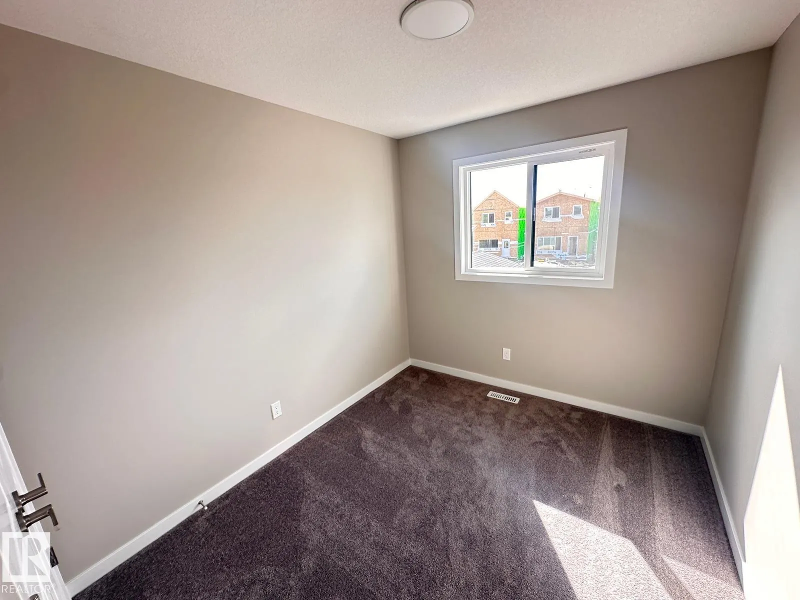 8668 EDGEMONT Link