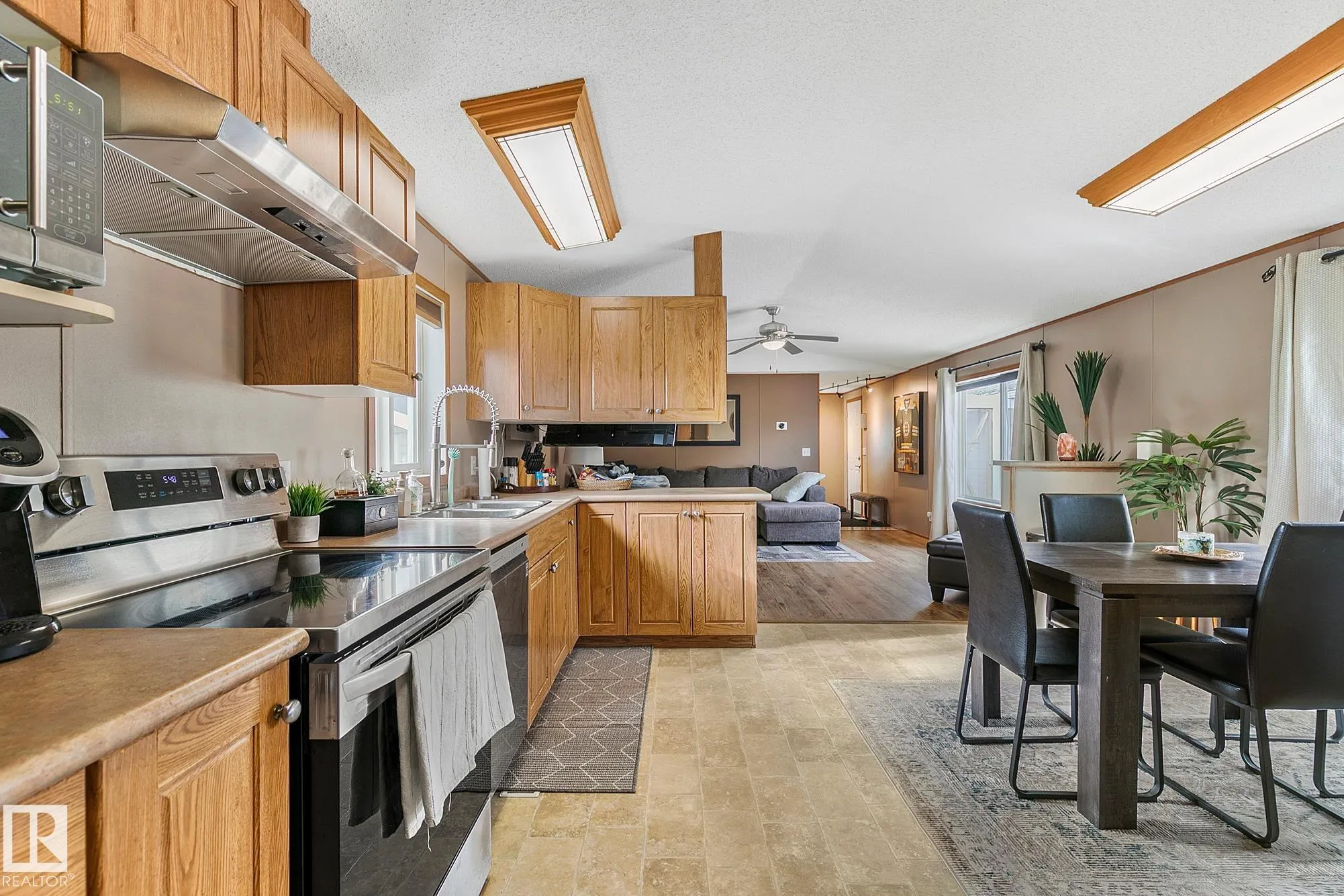 3407 Lakeview Point(e)