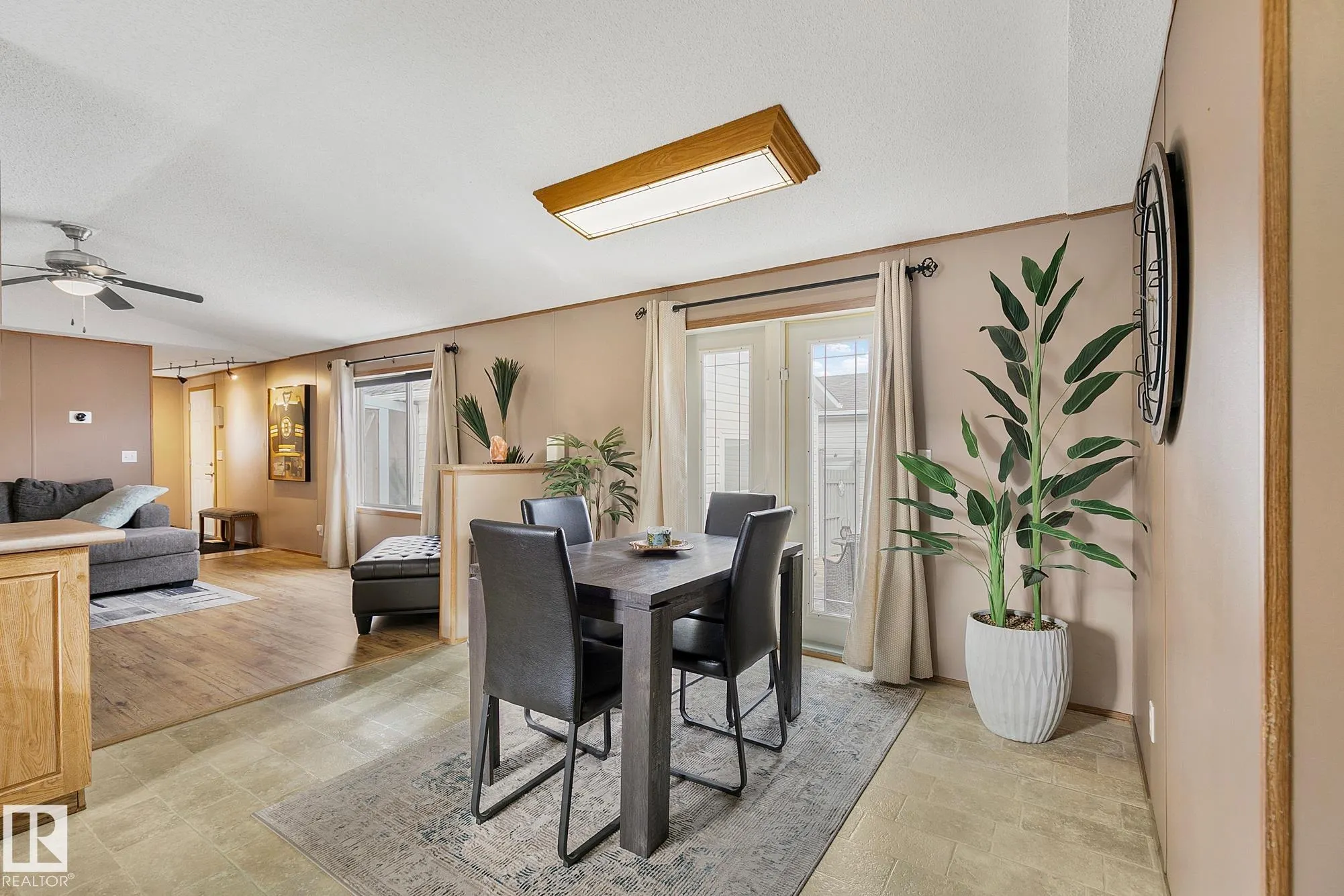 3407 Lakeview Point(e)