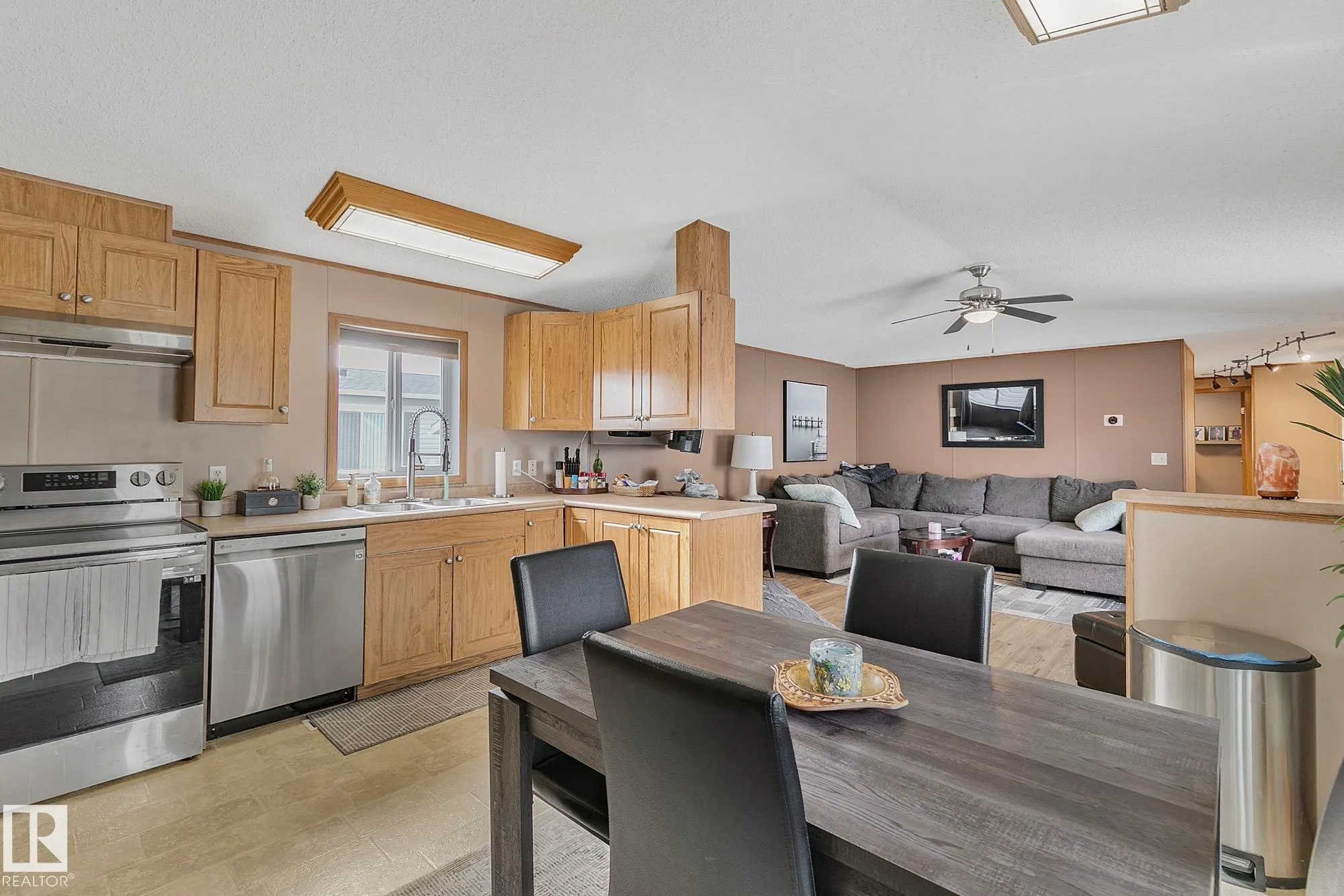 3407 Lakeview Point(e)