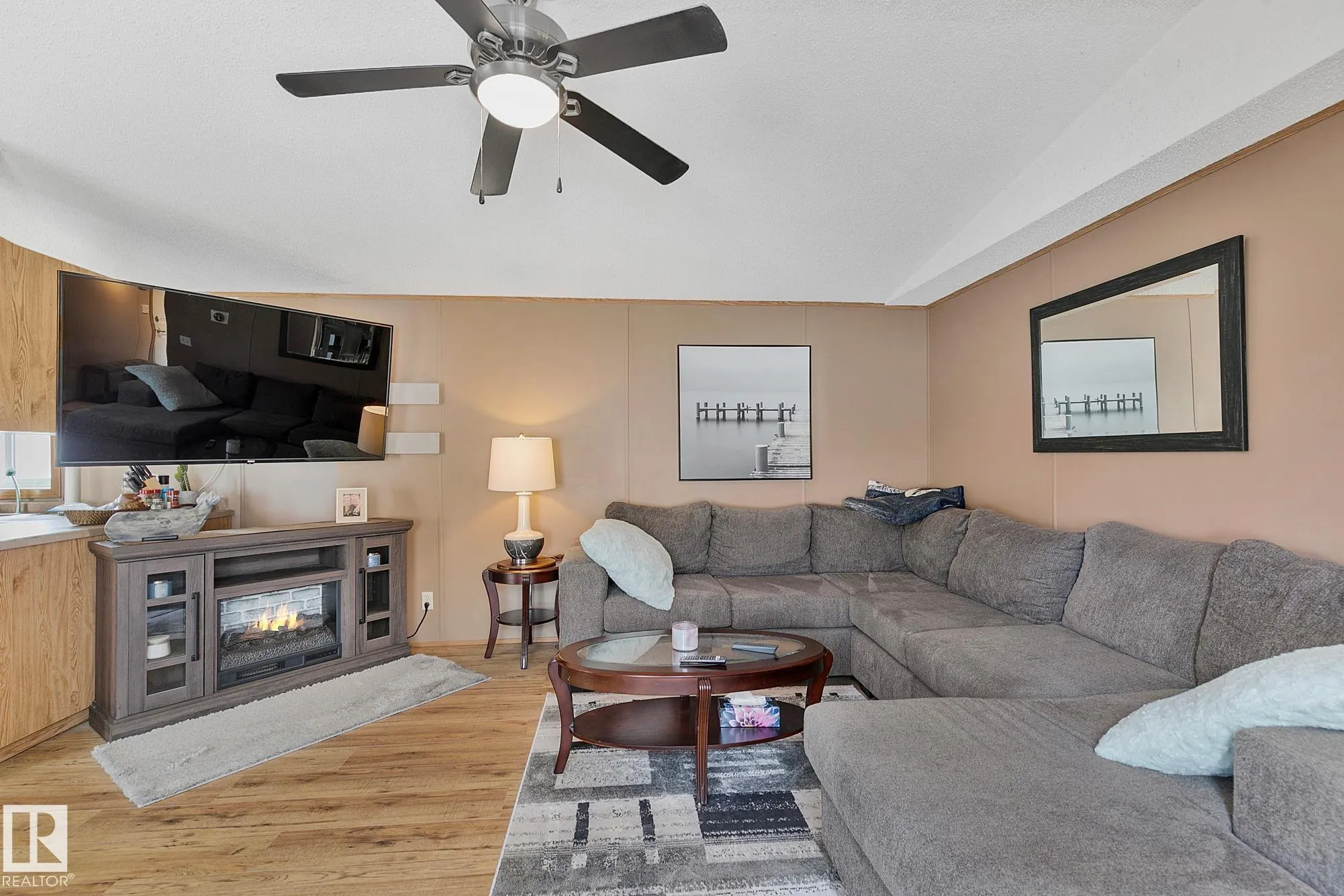 3407 Lakeview Point(e)