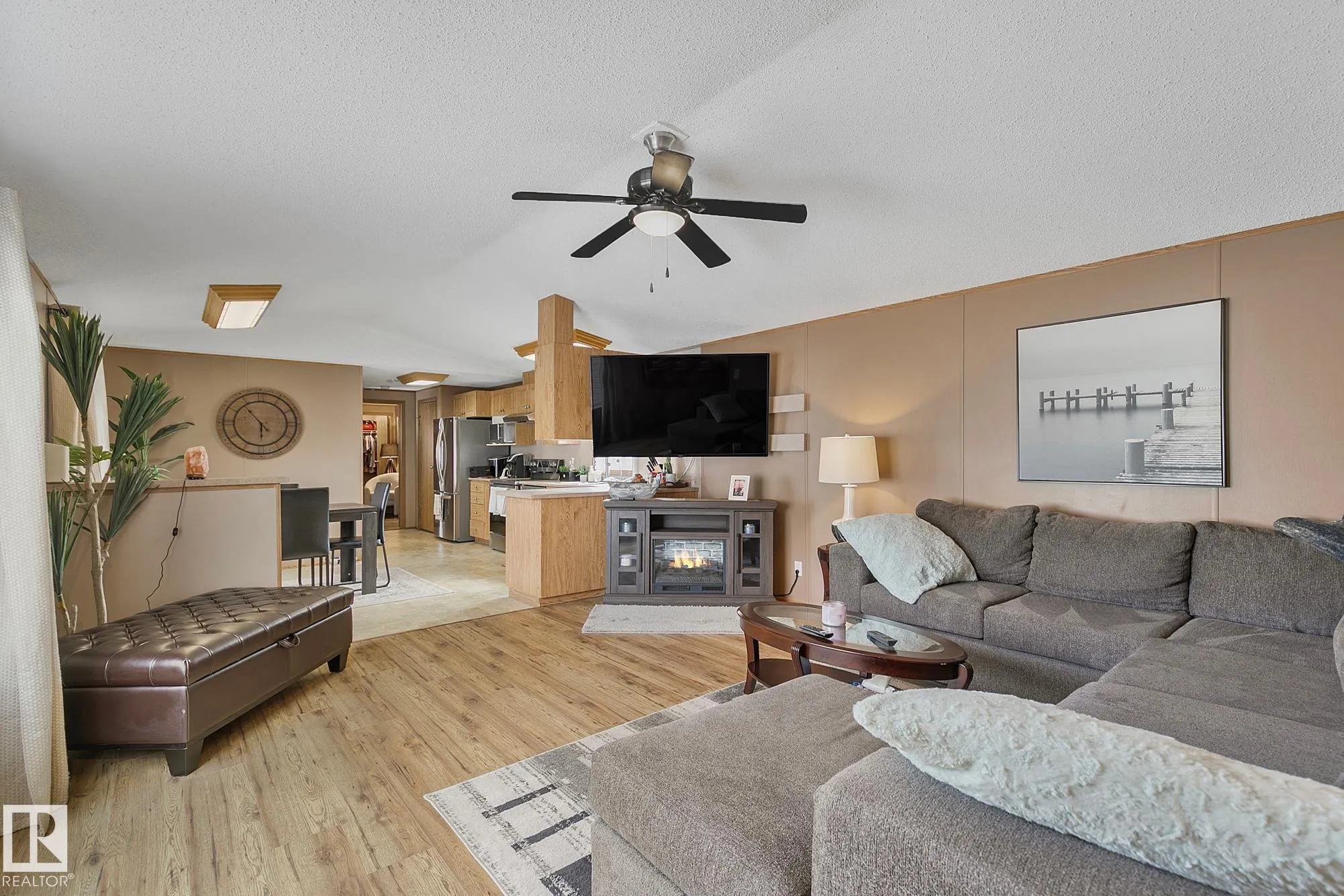 3407 Lakeview Point(e)