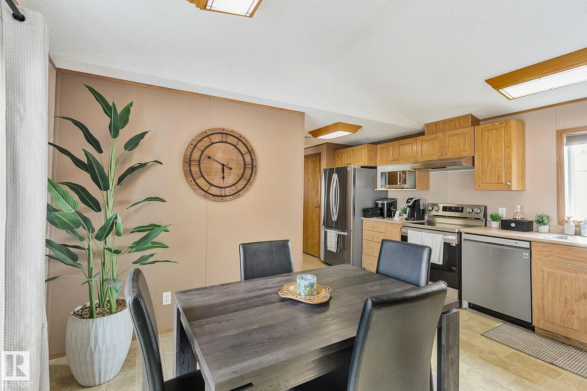 3407 Lakeview Point(e)