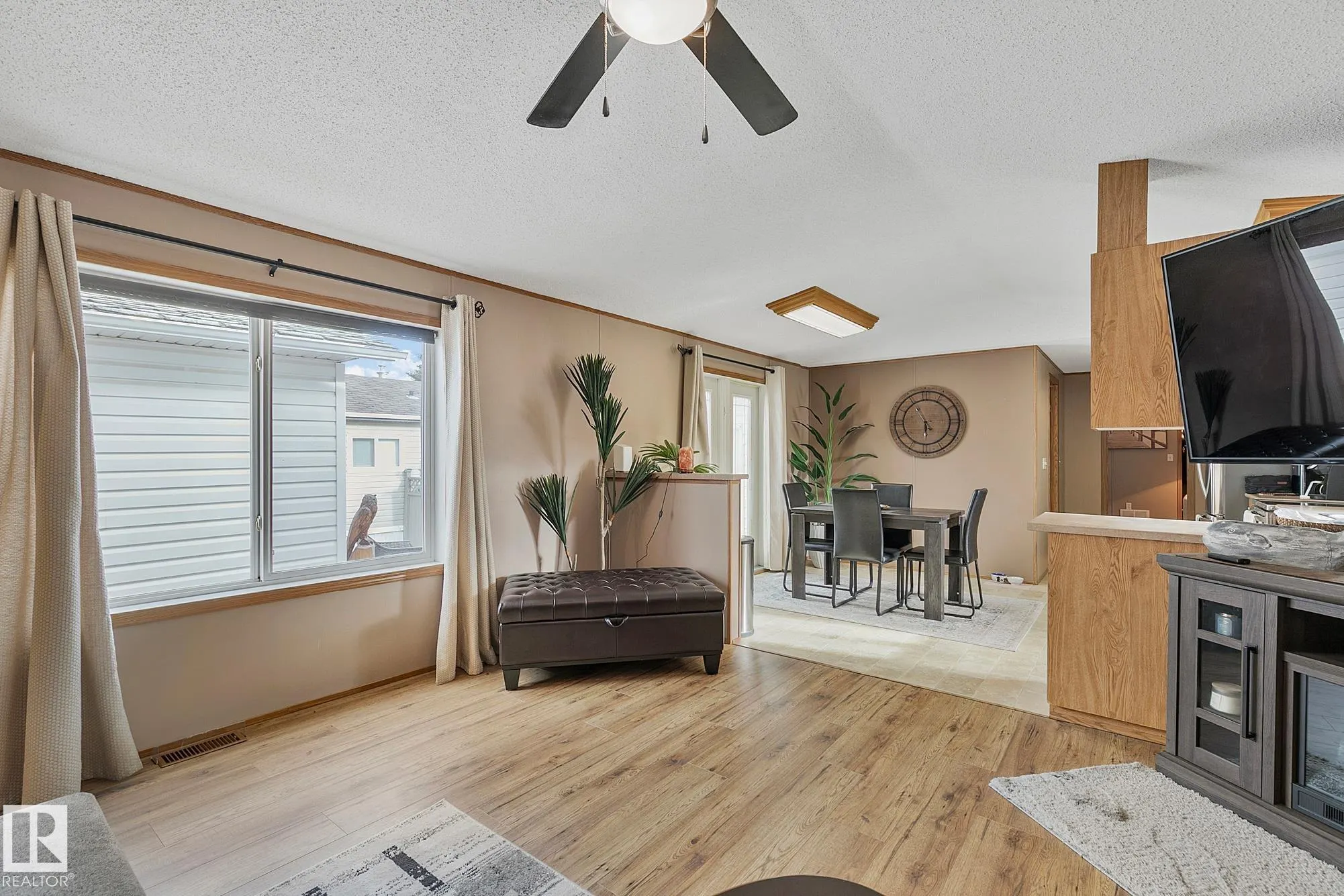 3407 Lakeview Point(e)