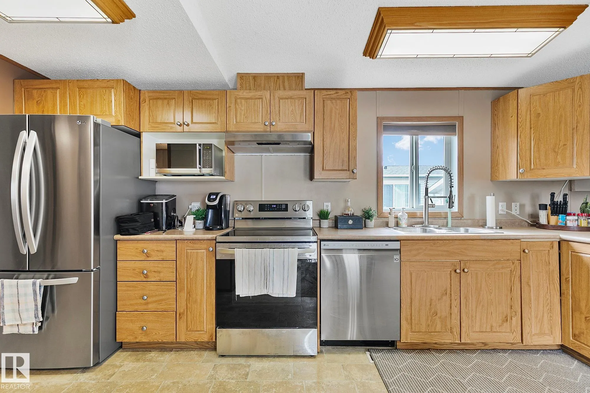 3407 Lakeview Point(e)
