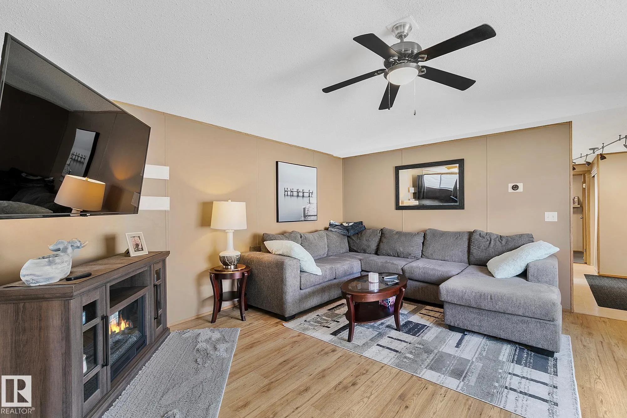 3407 Lakeview Point(e)
