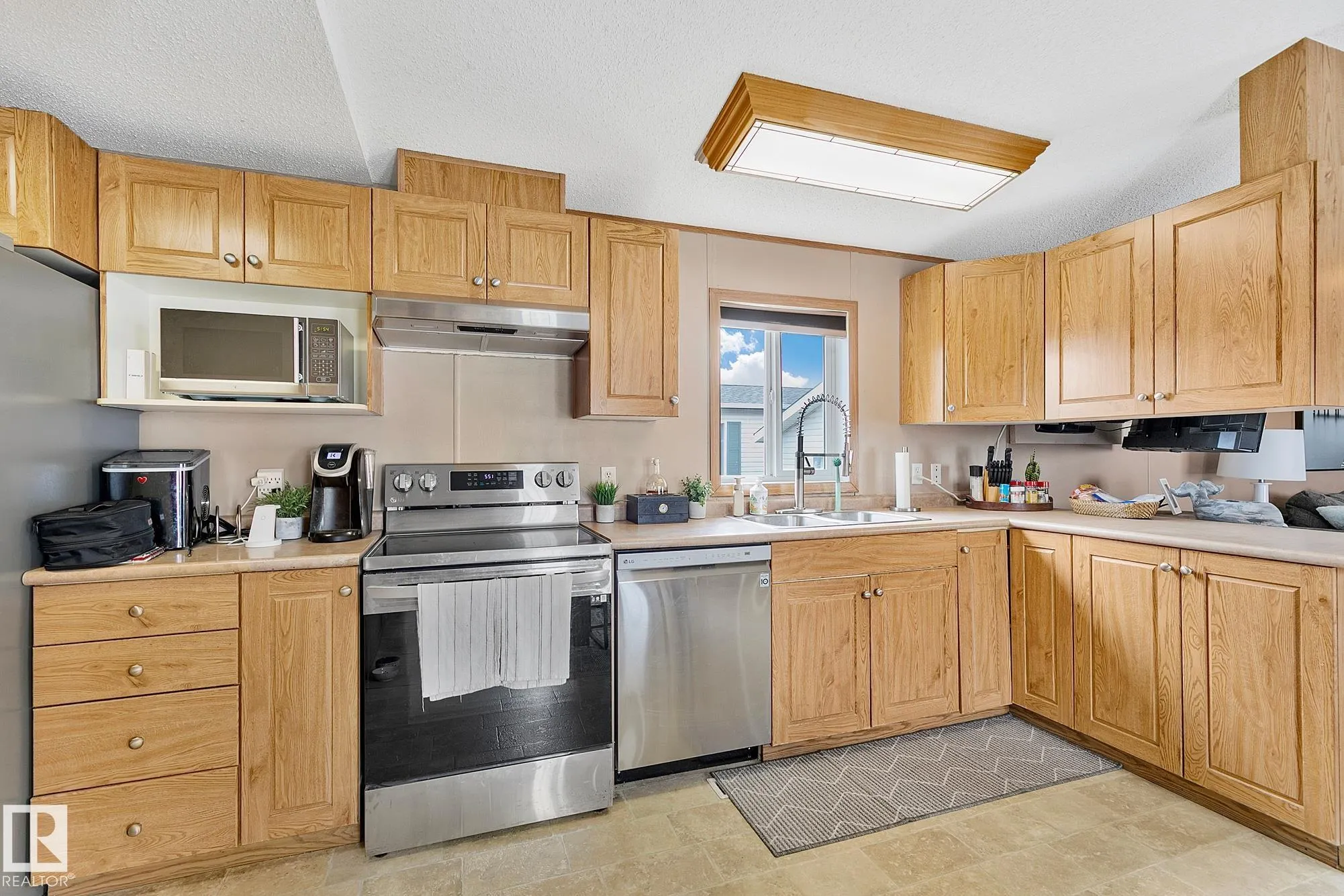 3407 Lakeview Point(e)