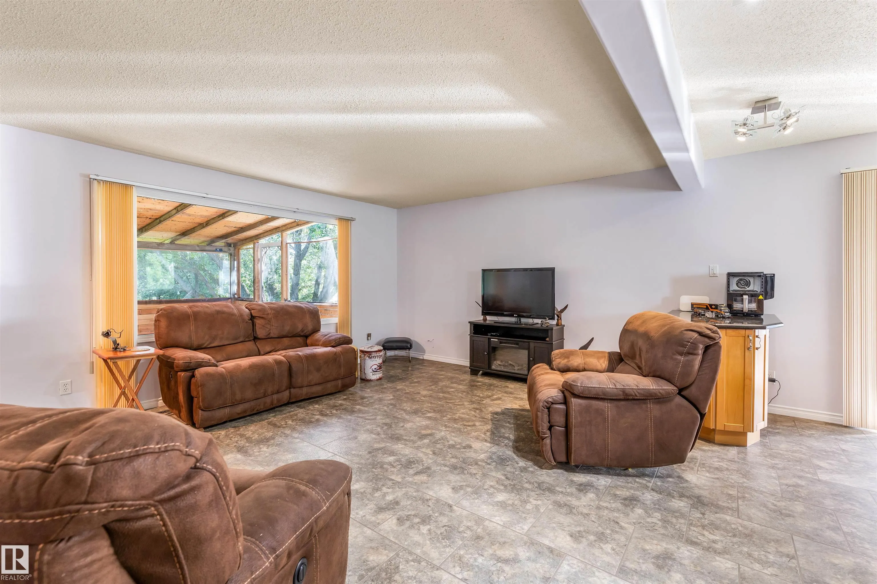 1700 LAKESIDE Drive