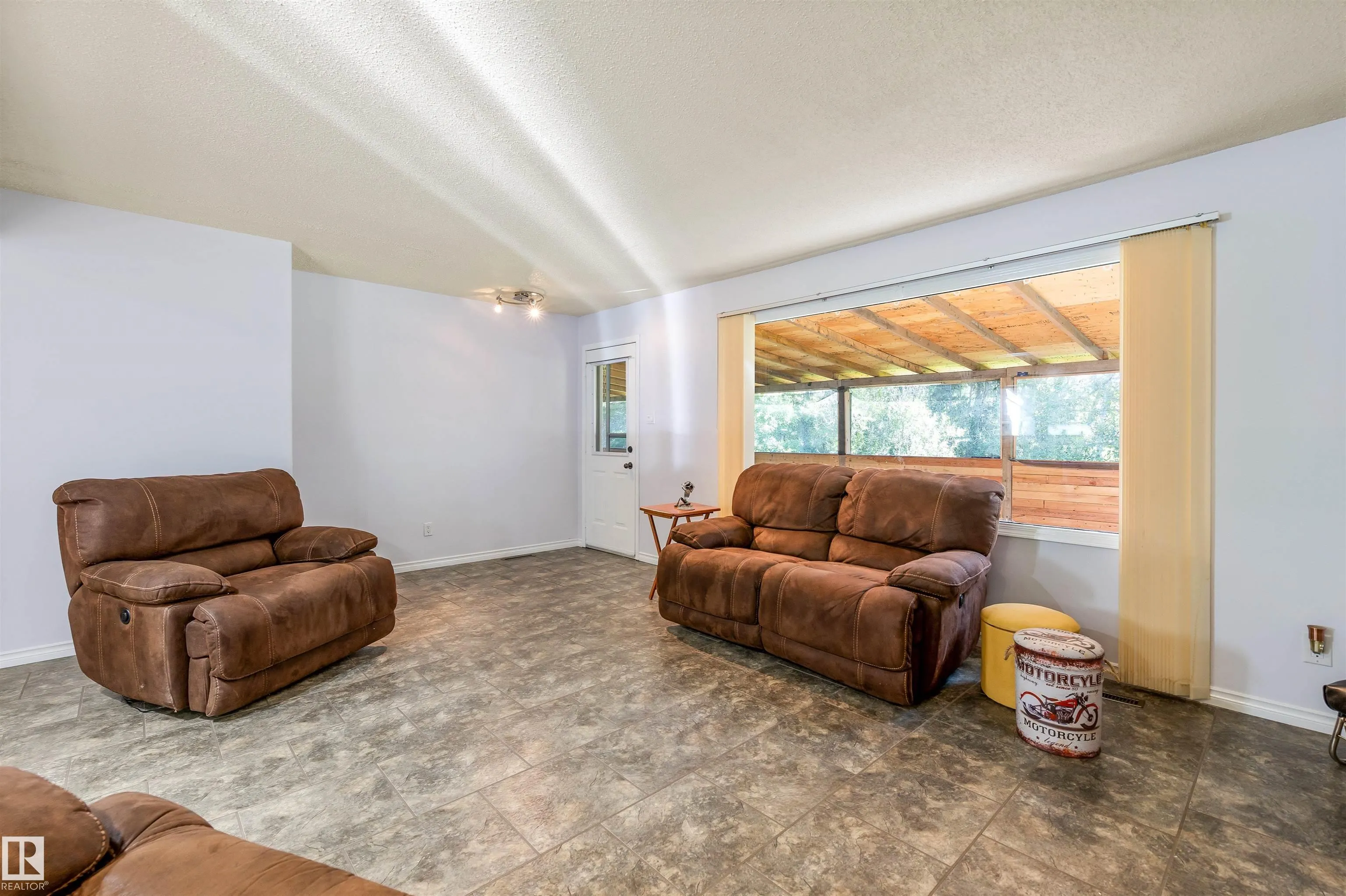 1700 LAKESIDE Drive
