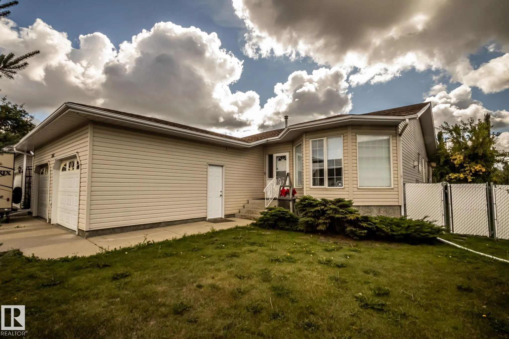 5813 46 Ave