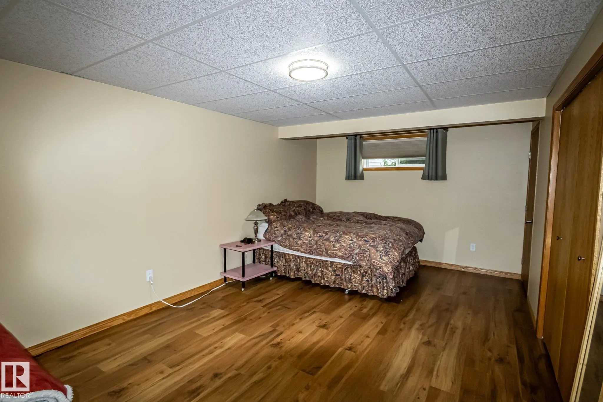 5813 46 Ave
