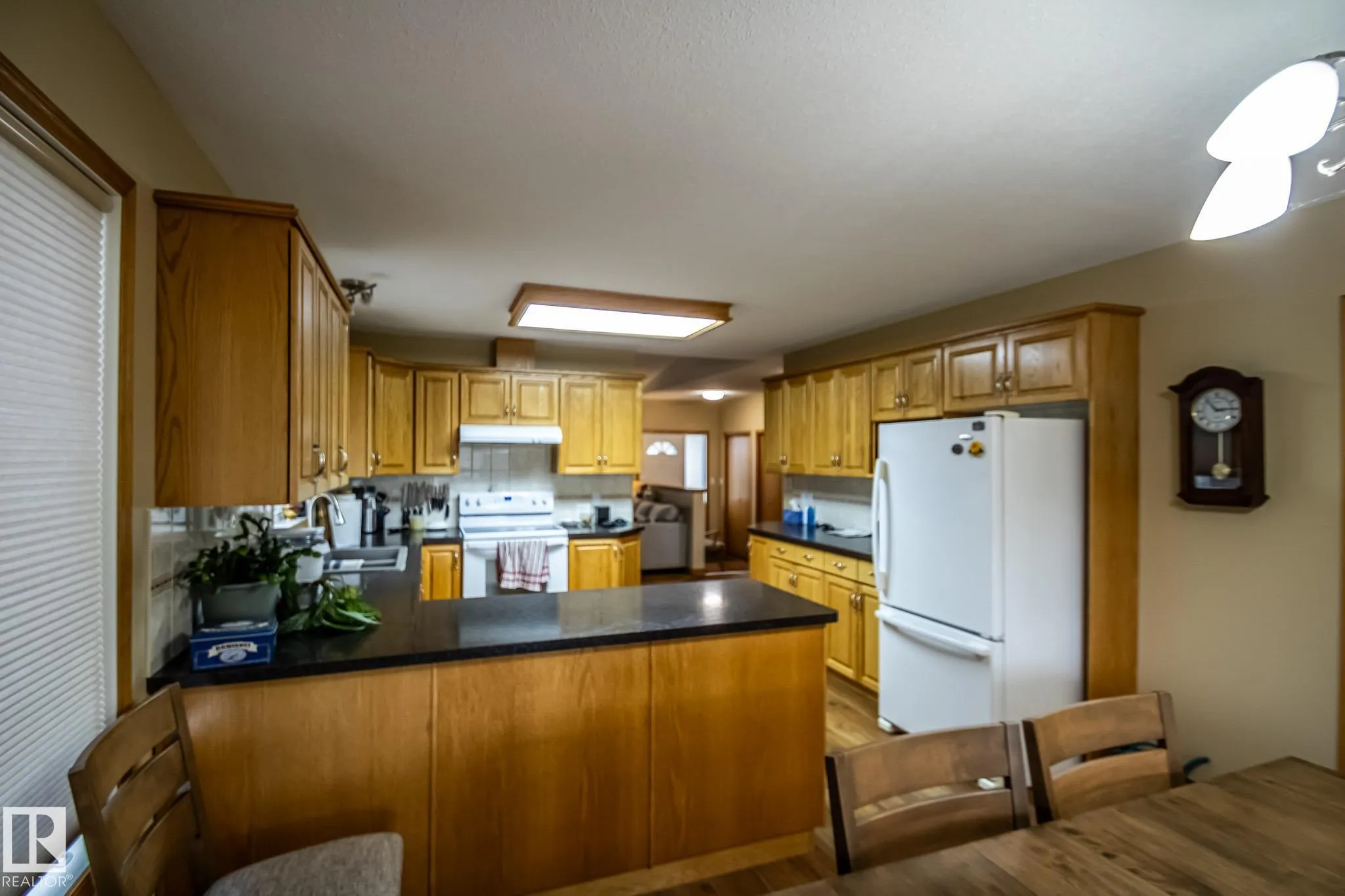 5813 46 Ave