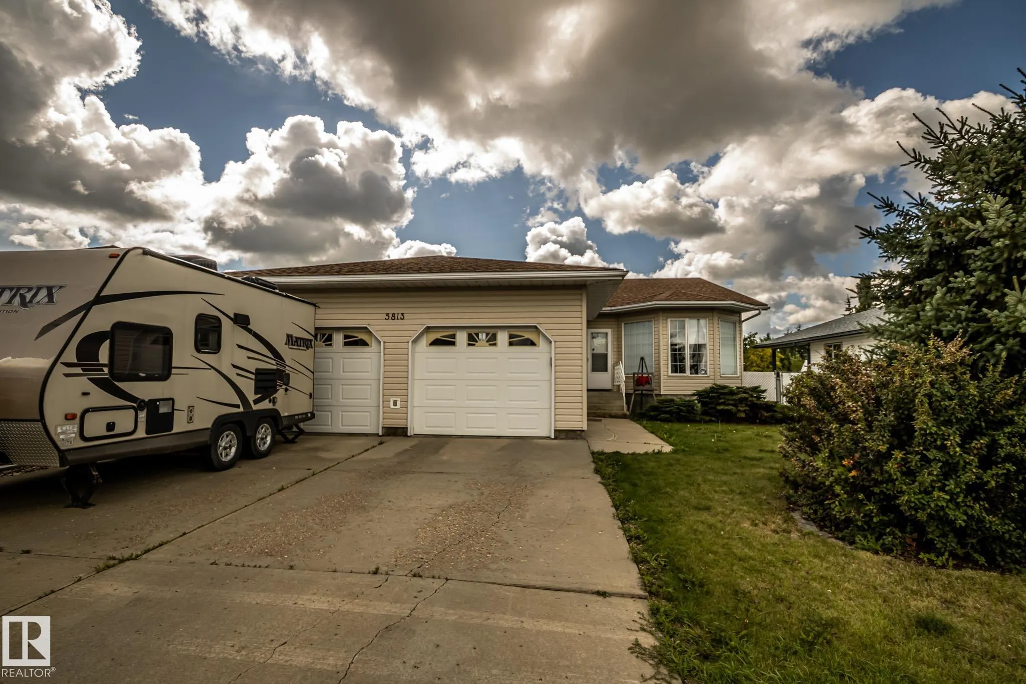 5813 46 Ave