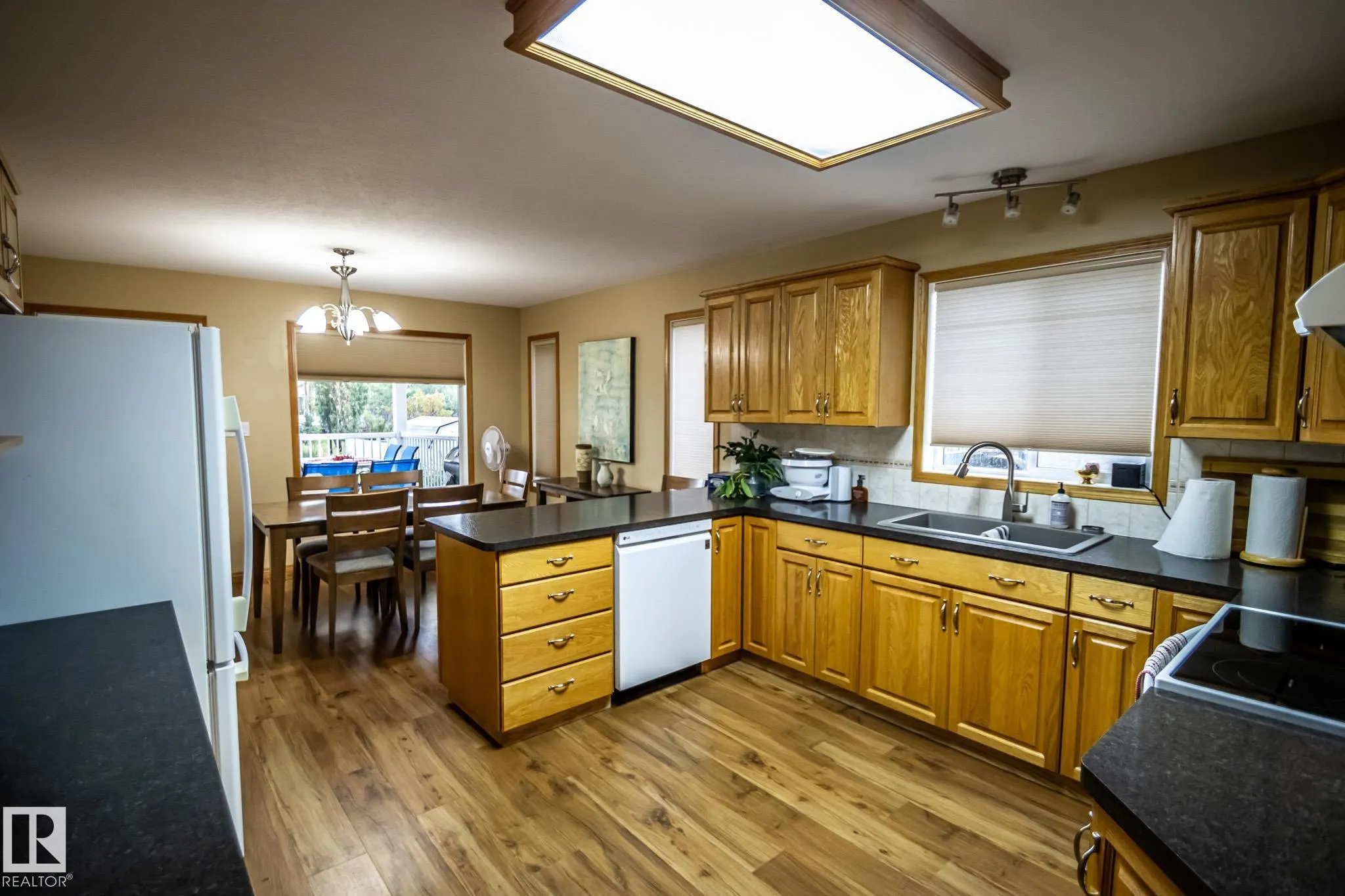 5813 46 Ave