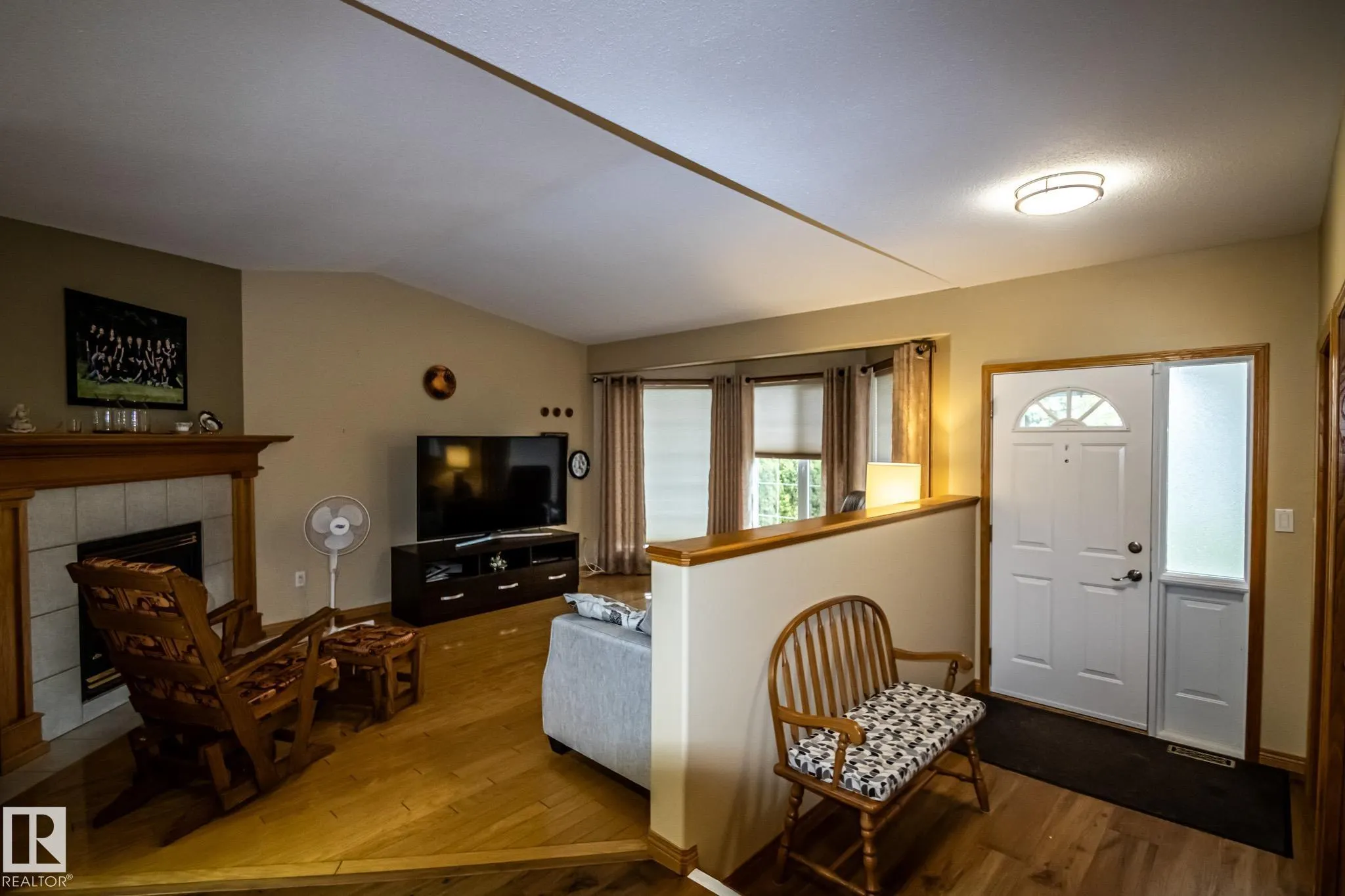 5813 46 Ave