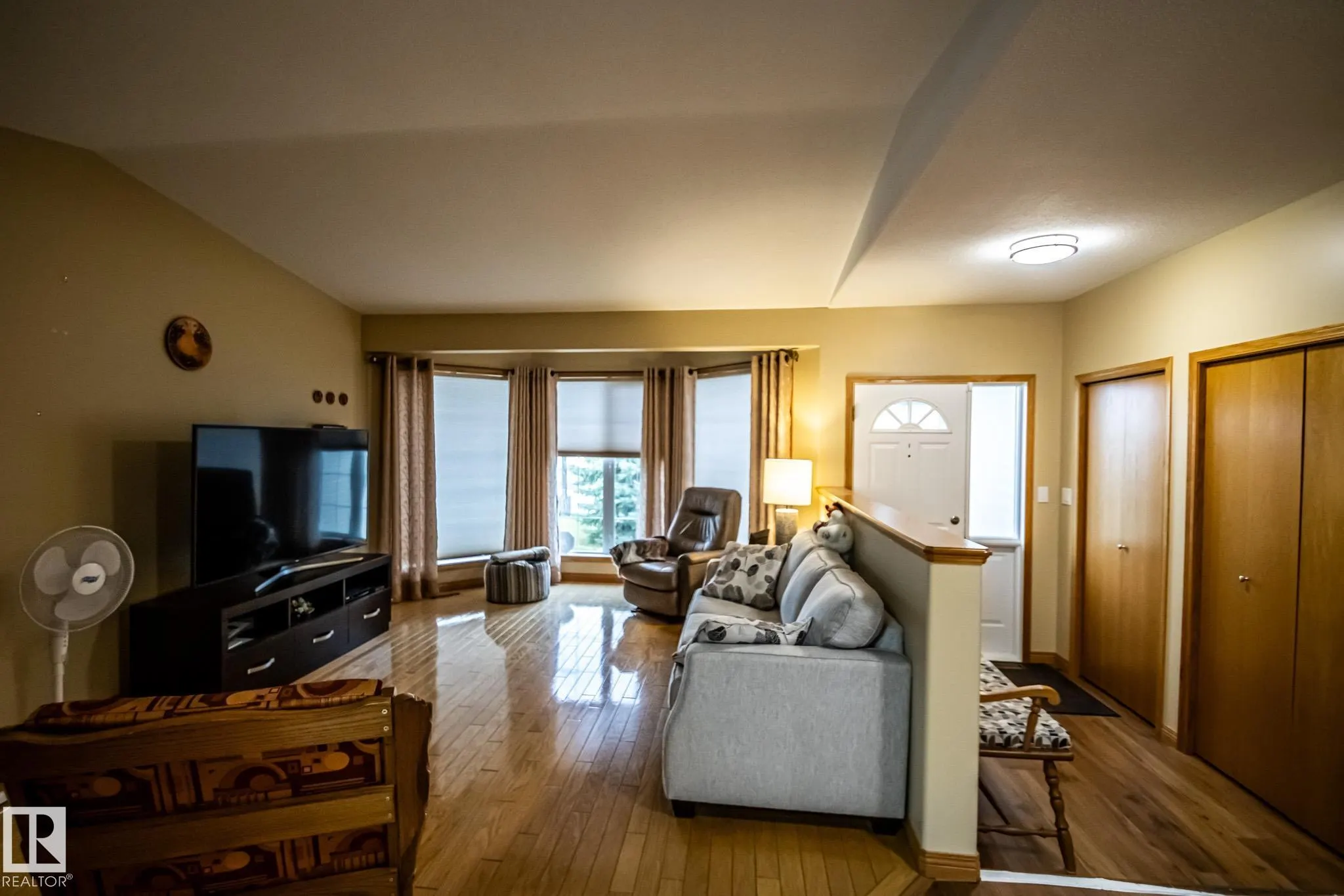 5813 46 Ave