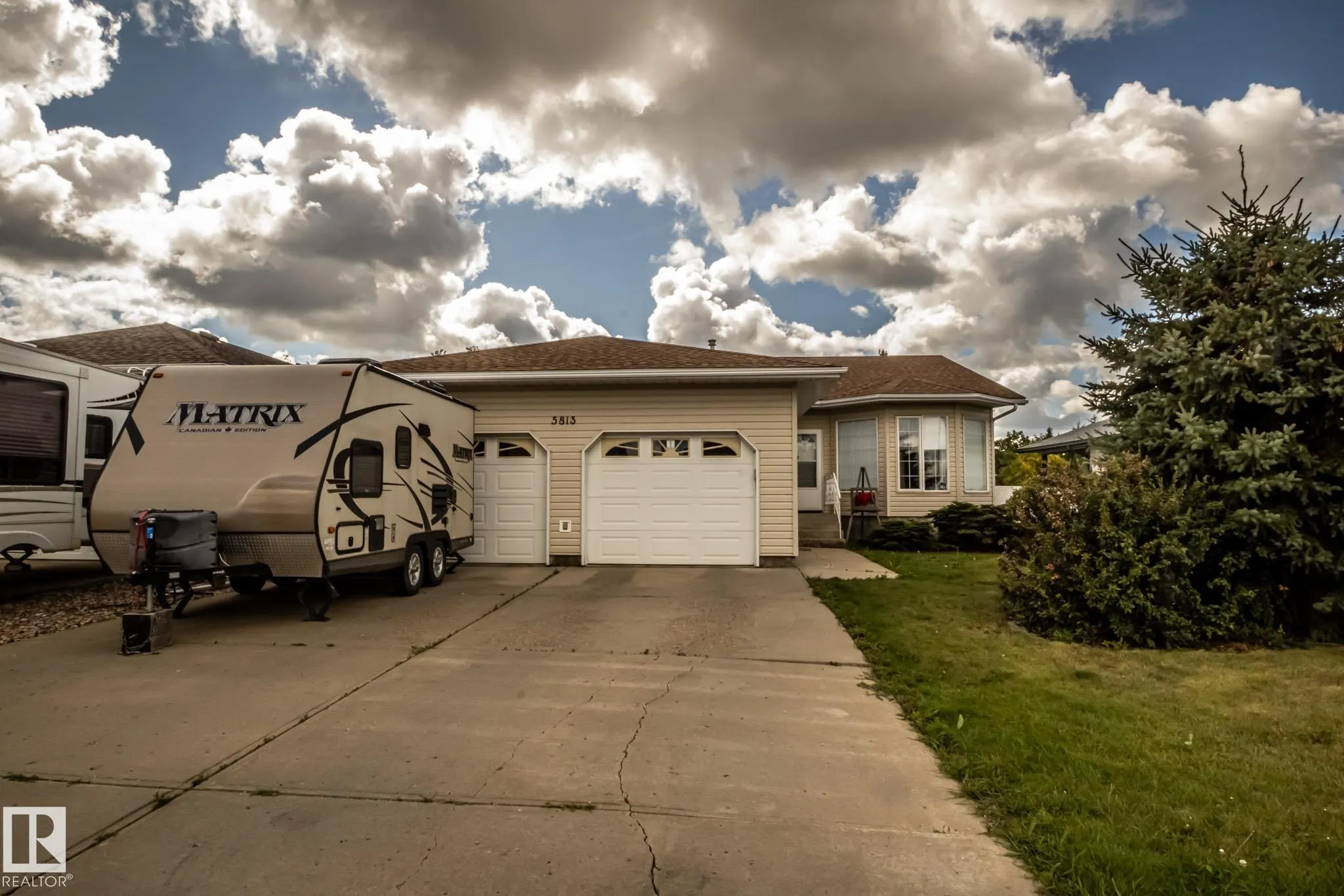 5813 46 Ave