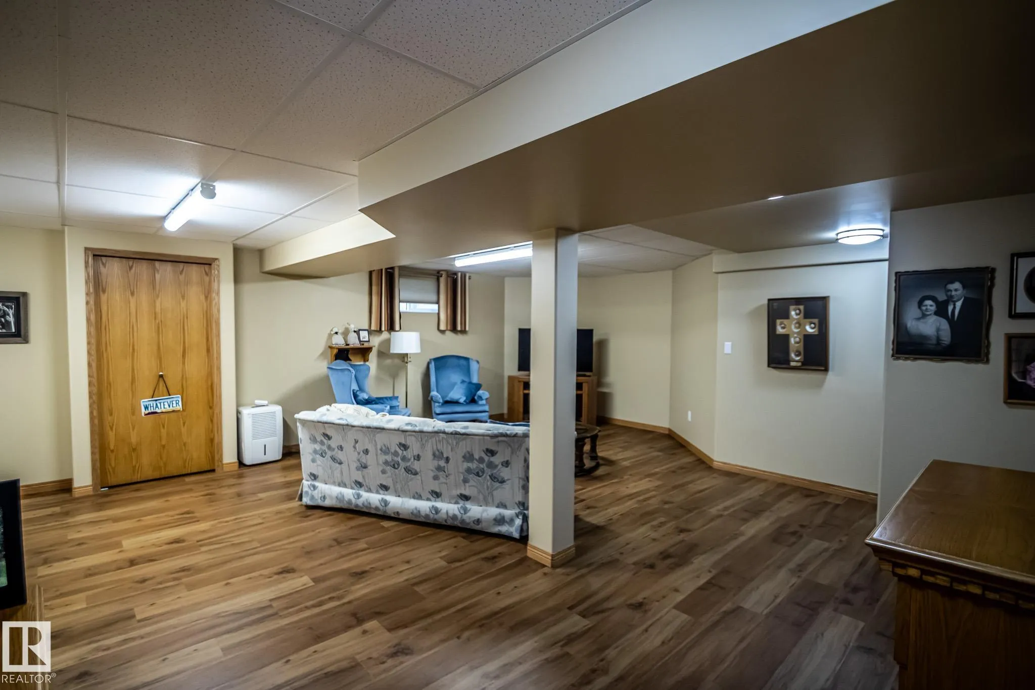 5813 46 Ave